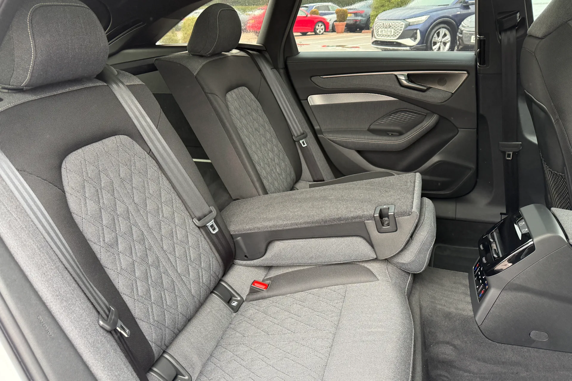 Audi A6 thumbnail image number 53