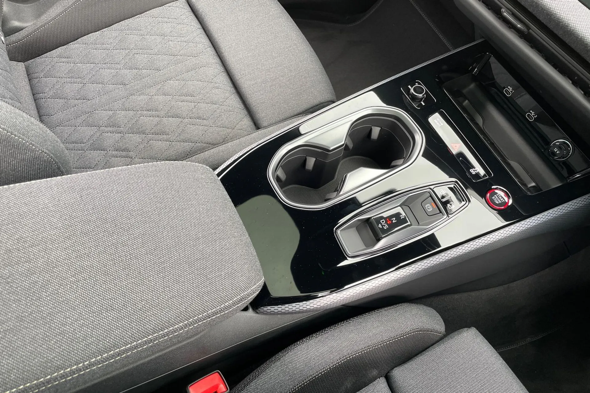 Audi A6 thumbnail image number 24