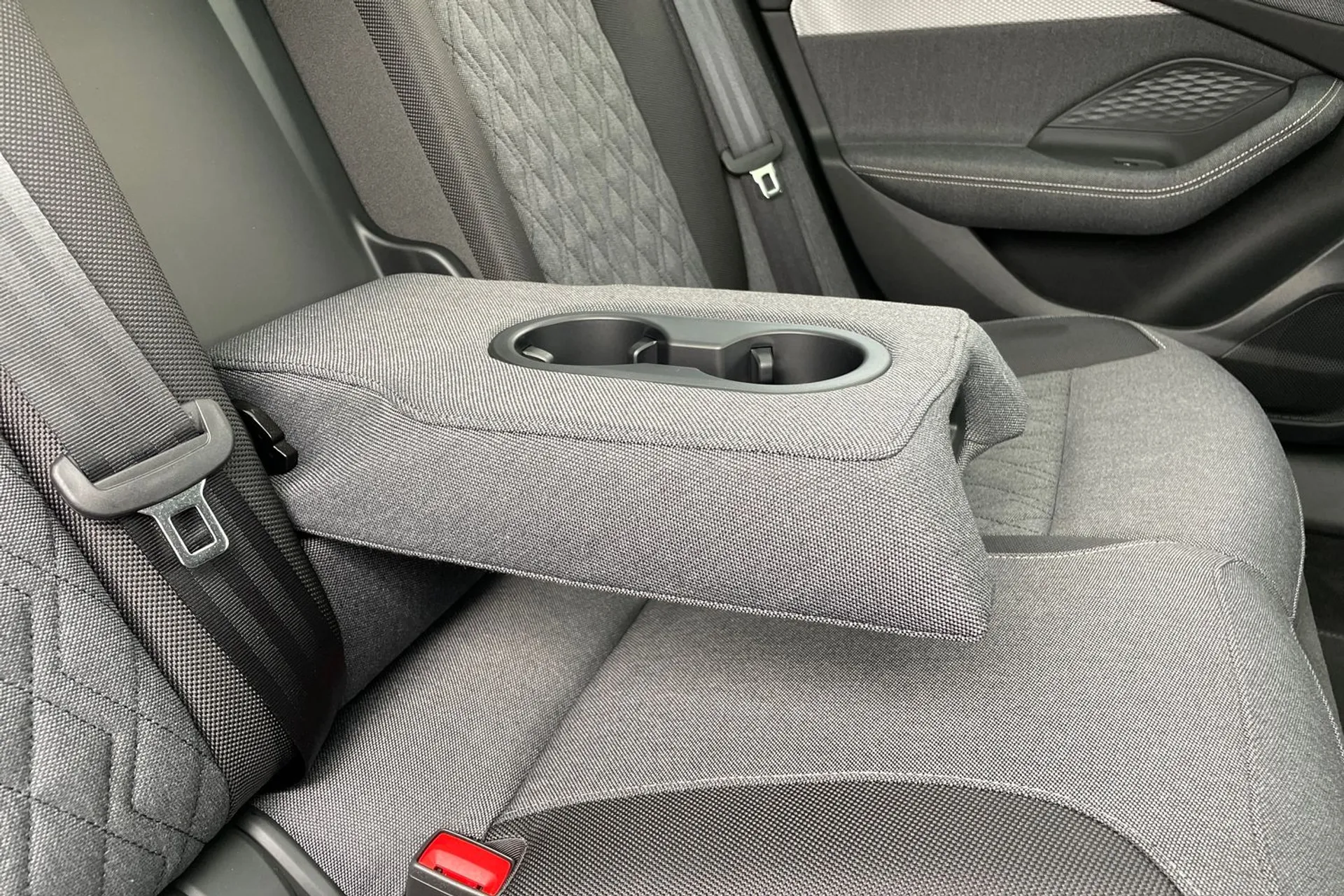 Audi A6 thumbnail image number 46