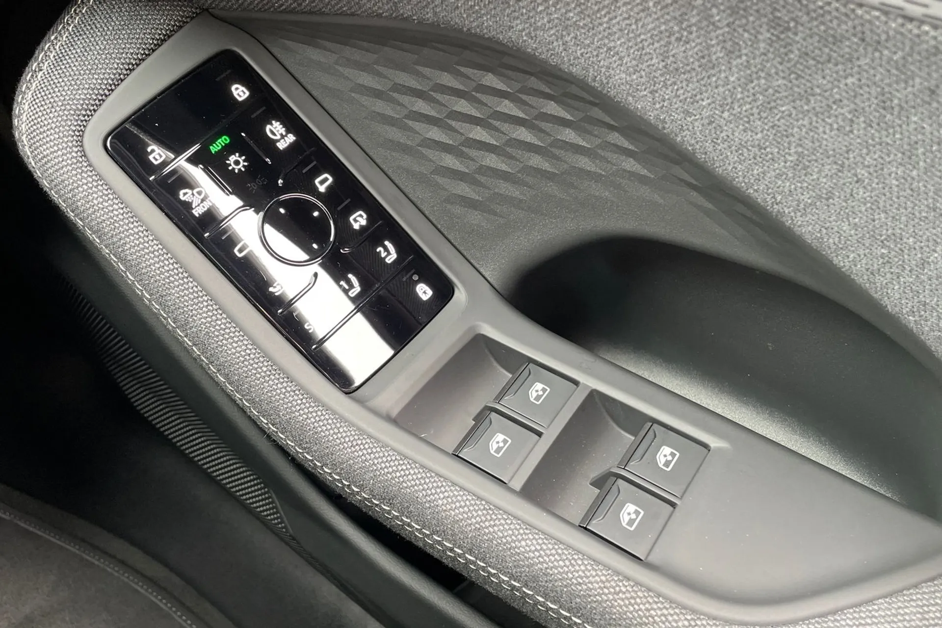 Audi A6 thumbnail image number 28
