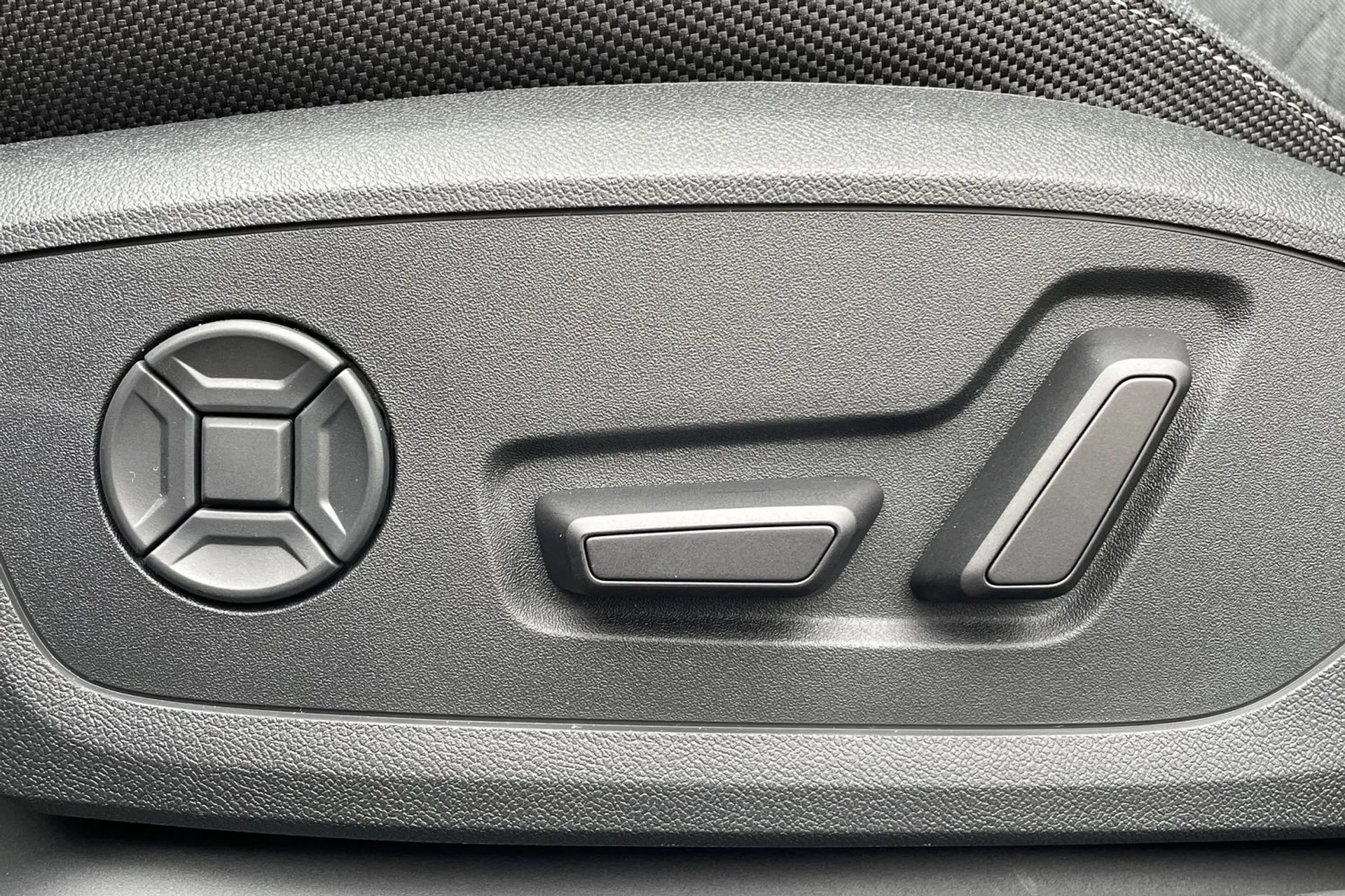 Audi A6 thumbnail image number 37