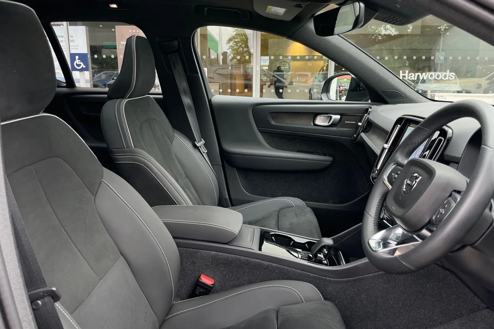 Volvo XC40 thumbnail image number 25
