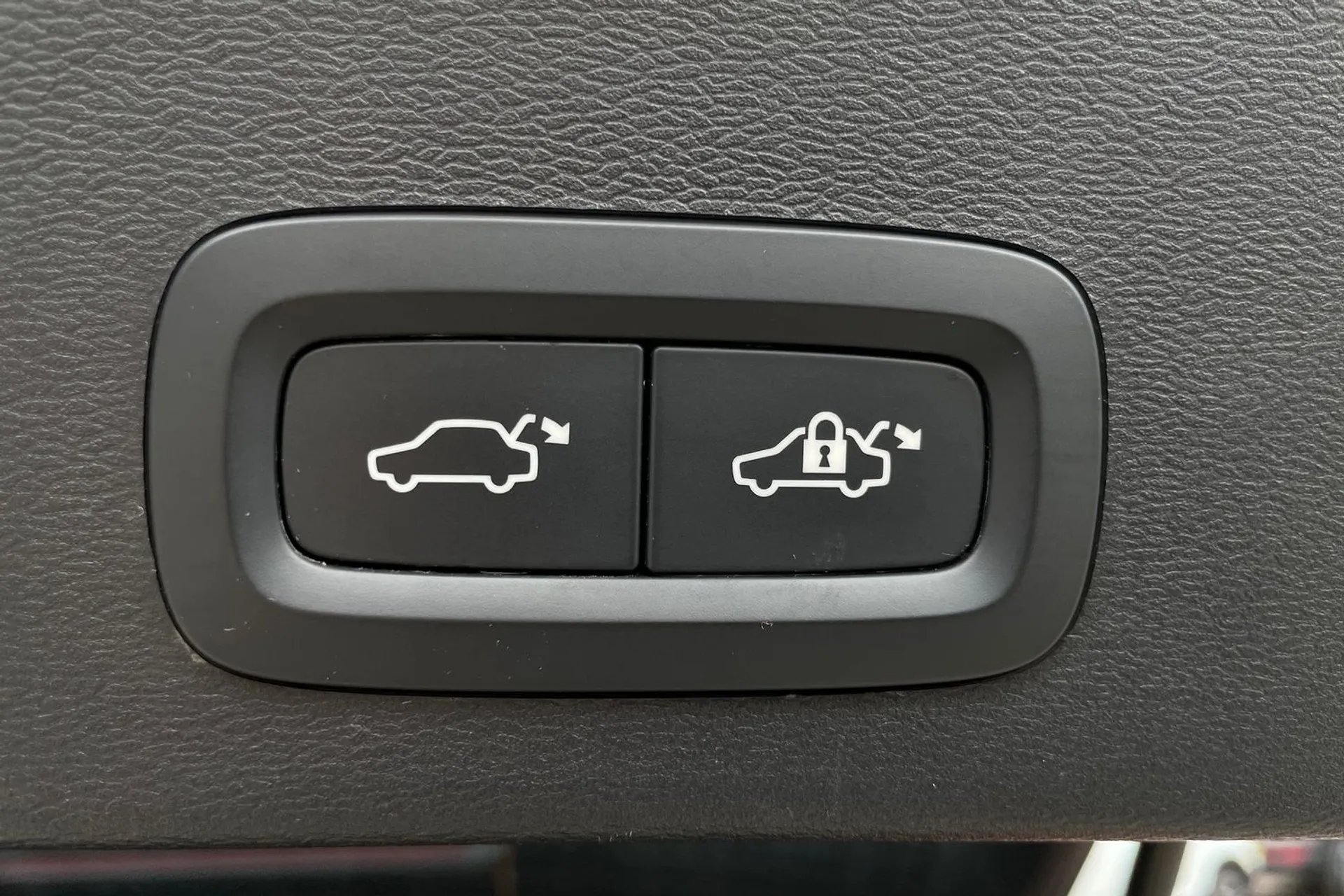 Volvo XC40 thumbnail image number 20