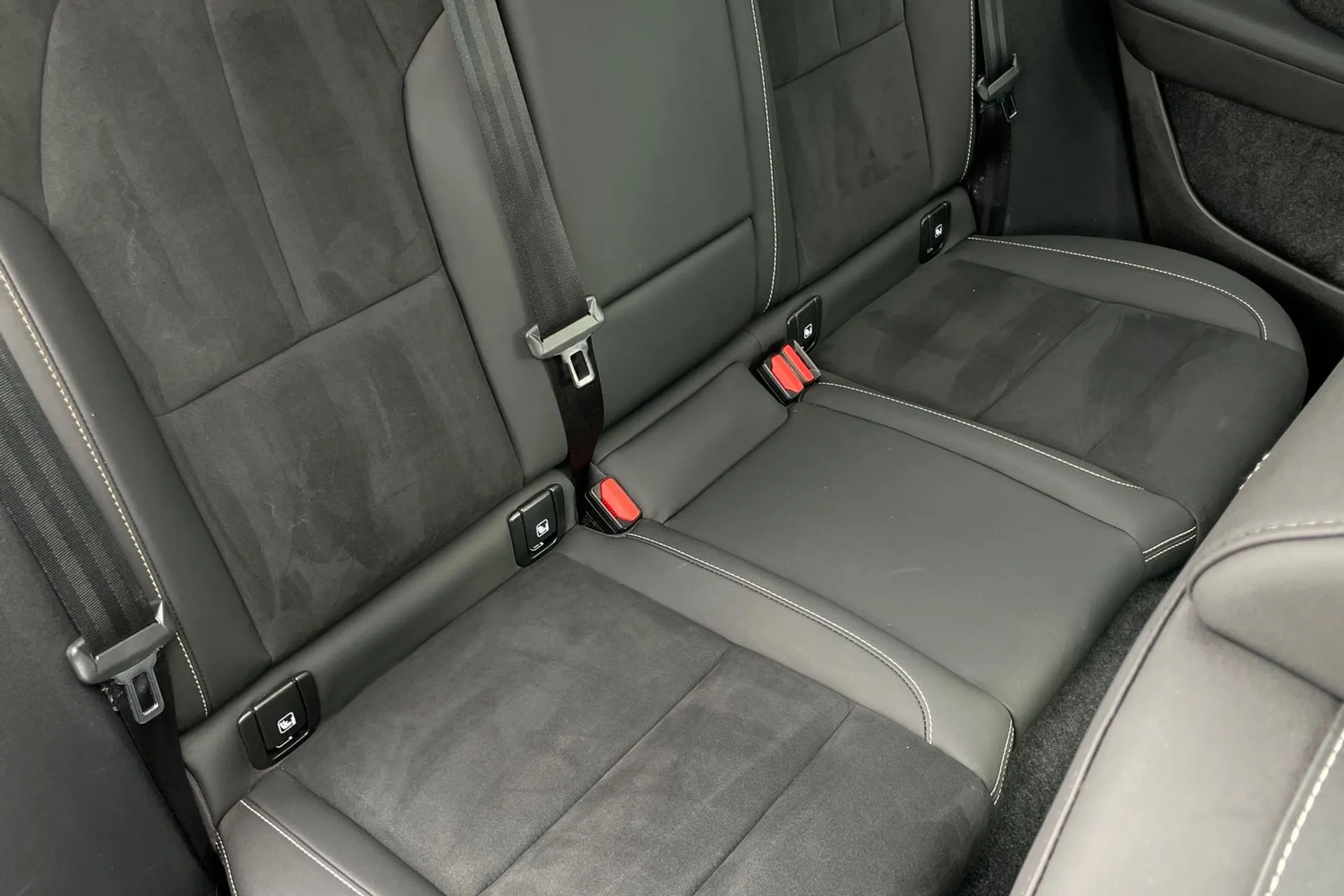 Volvo XC40 thumbnail image number 24
