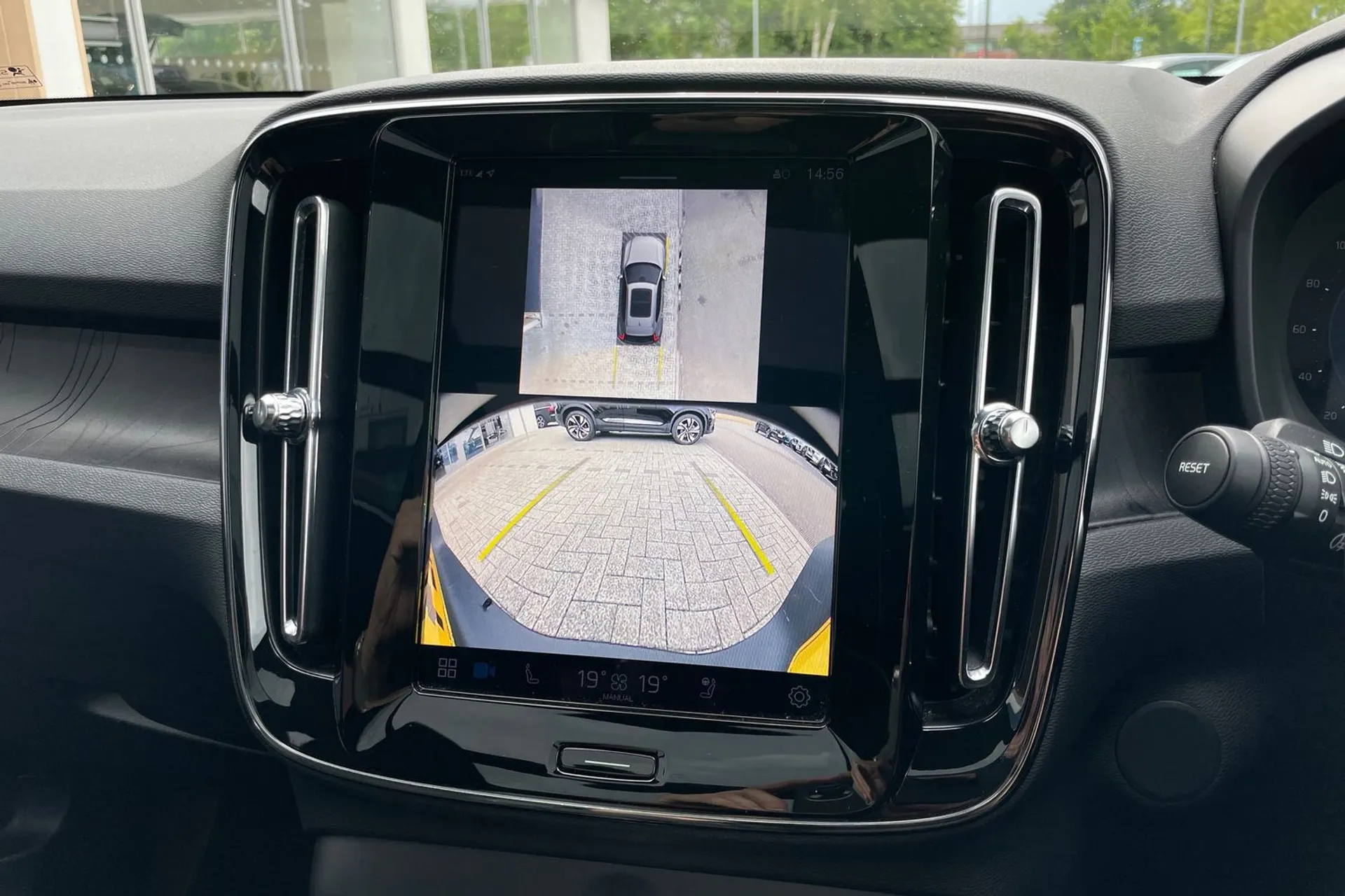 Volvo XC40 thumbnail image number 38