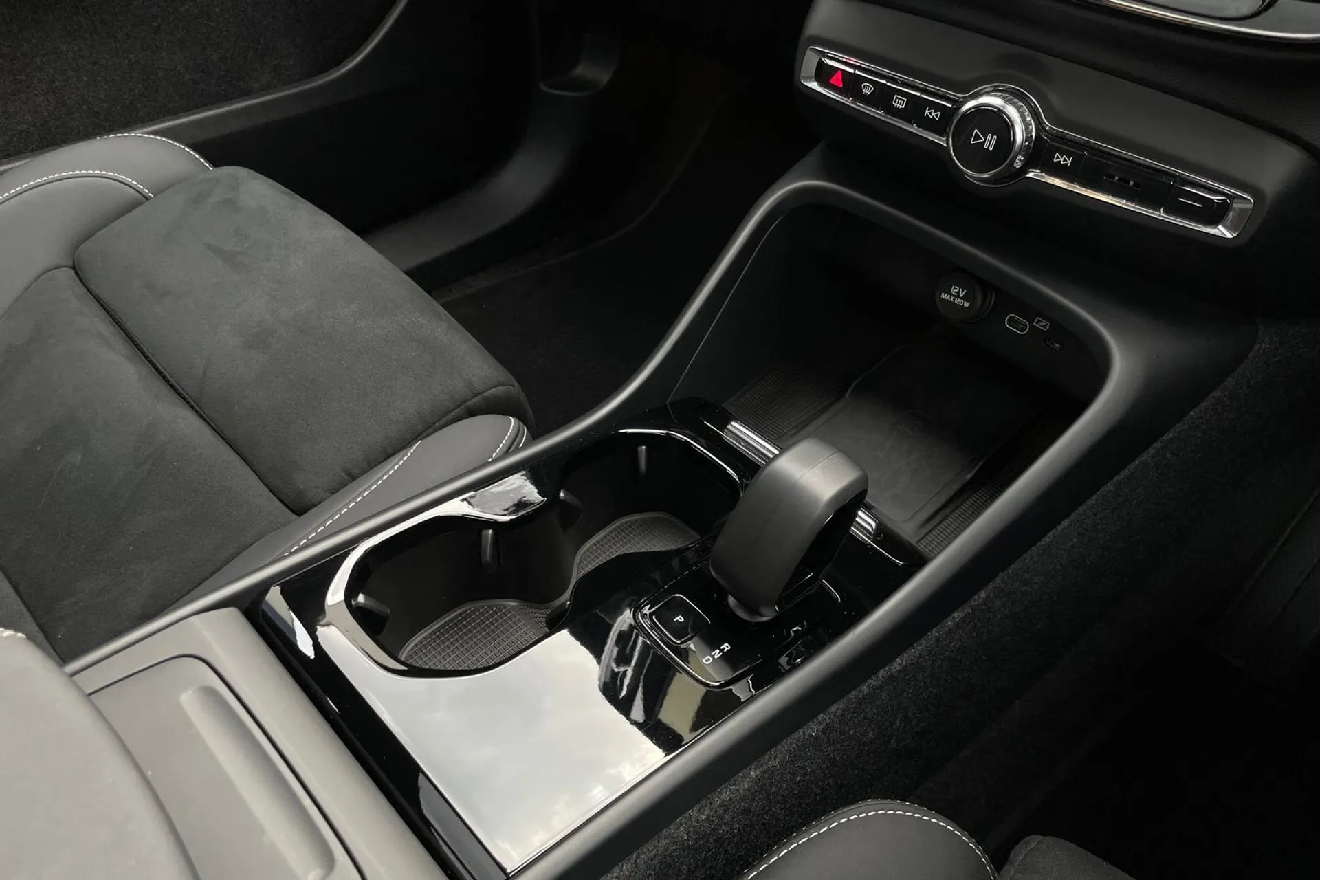 Volvo XC40 thumbnail image number 44