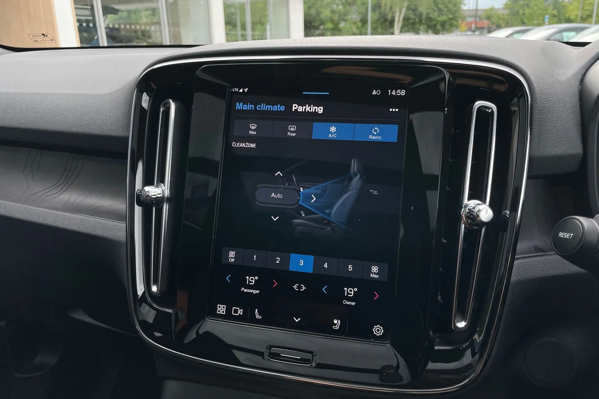 Volvo XC40 thumbnail image number 39