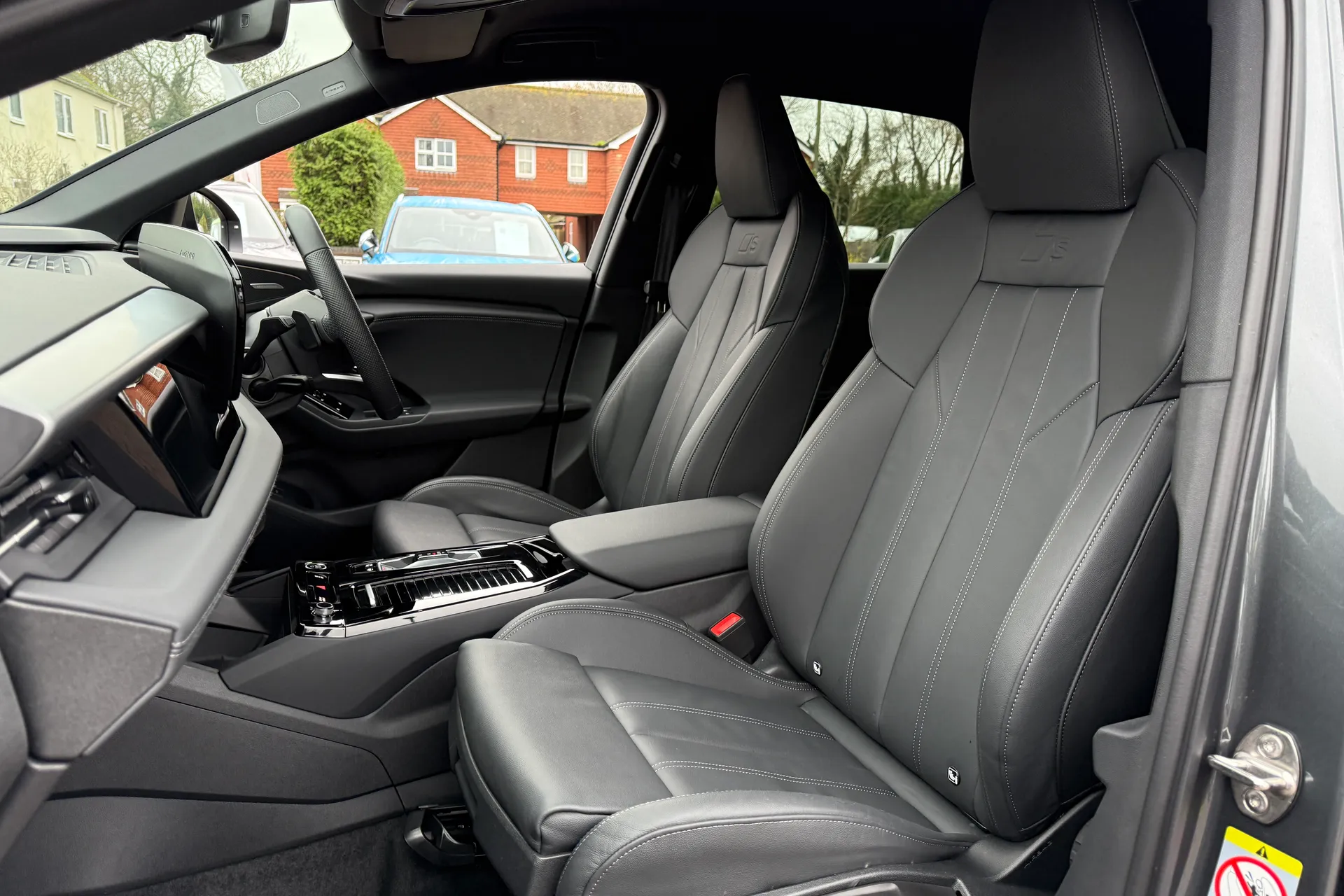 Audi Q6 thumbnail image number 28