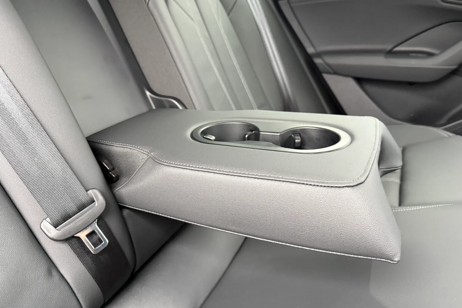 Audi Q6 thumbnail image number 44