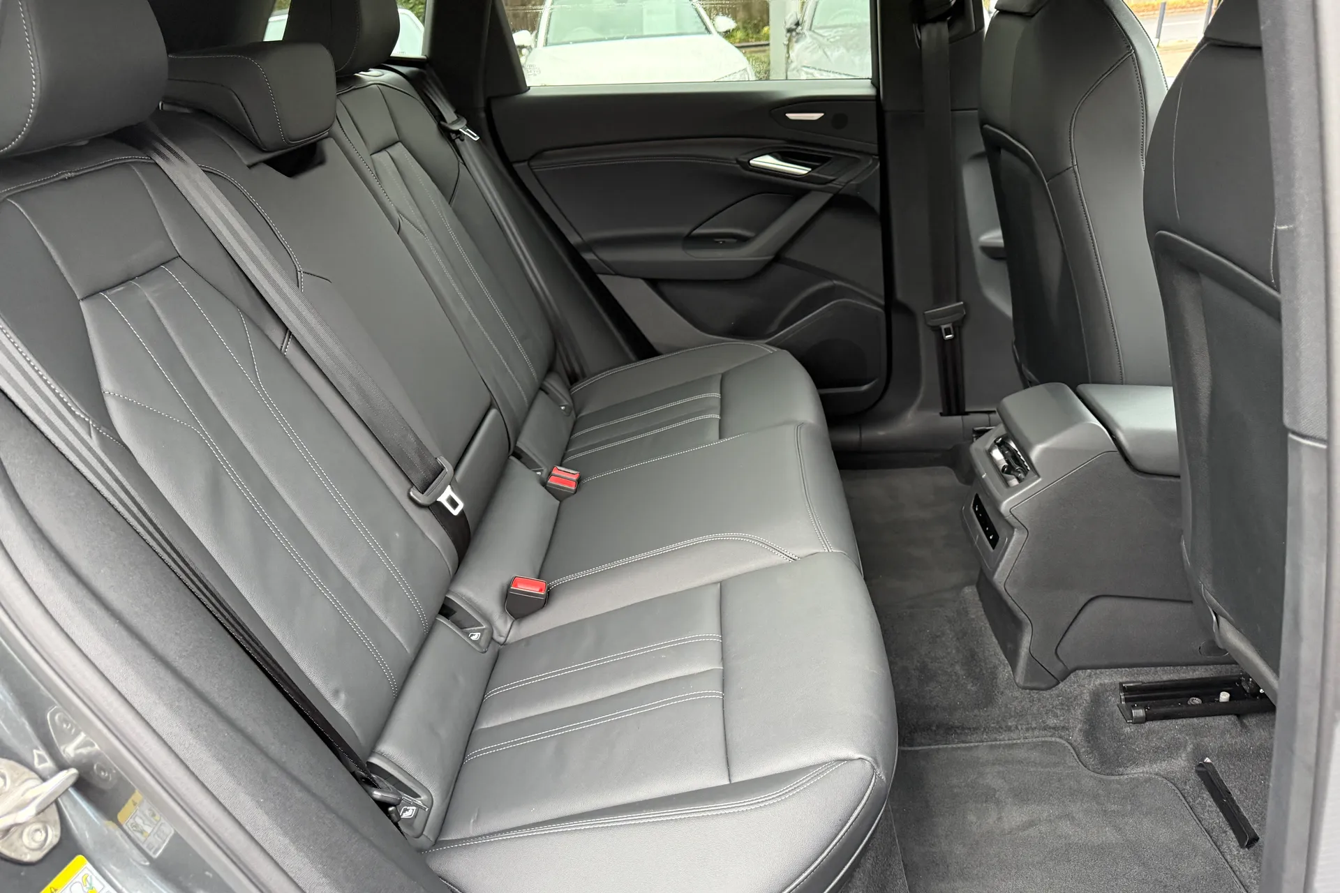 Audi Q6 thumbnail image number 43