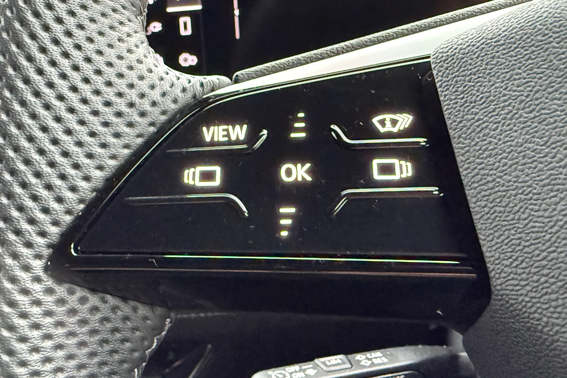 Audi Q6 thumbnail image number 19