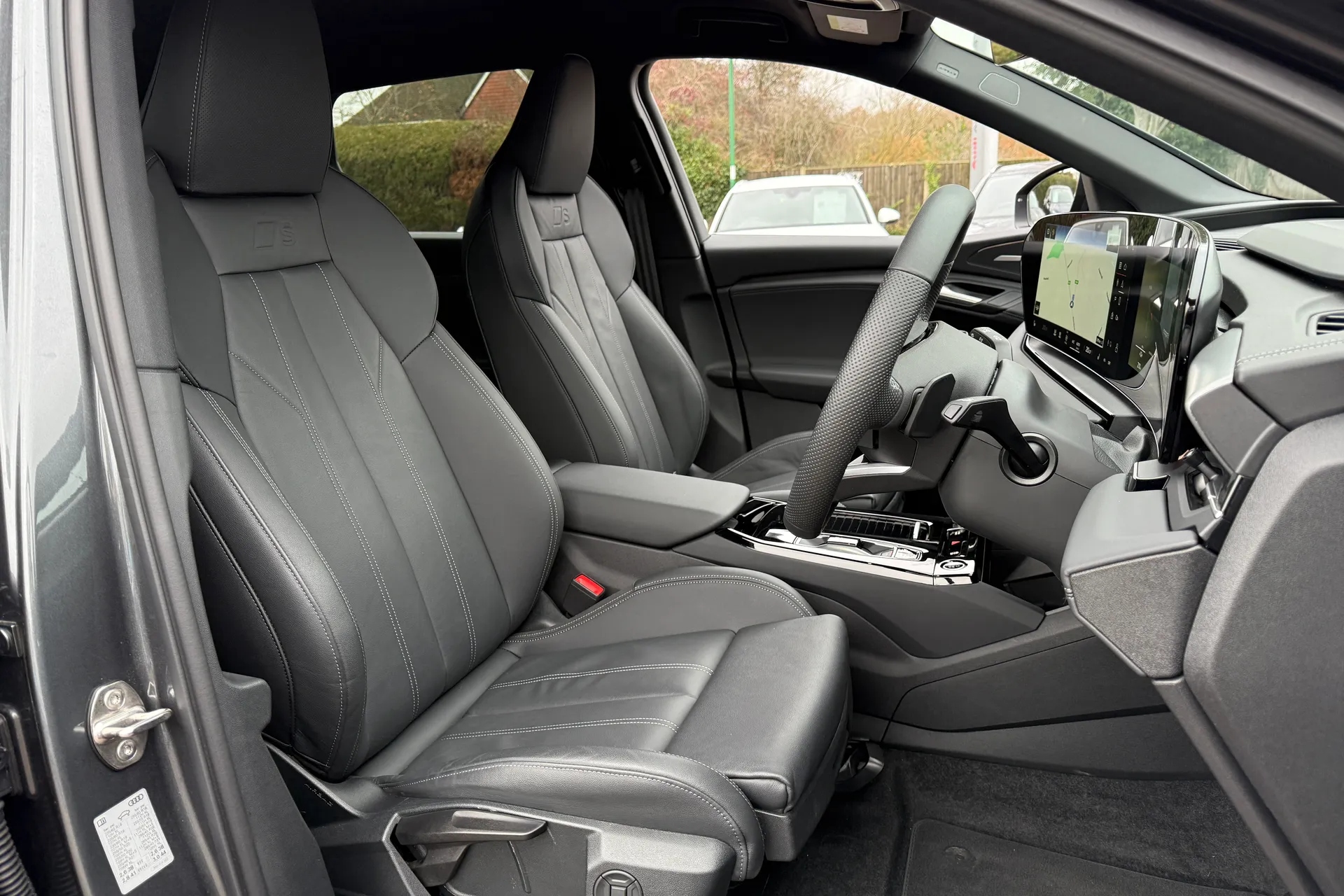 Audi Q6 thumbnail image number 25