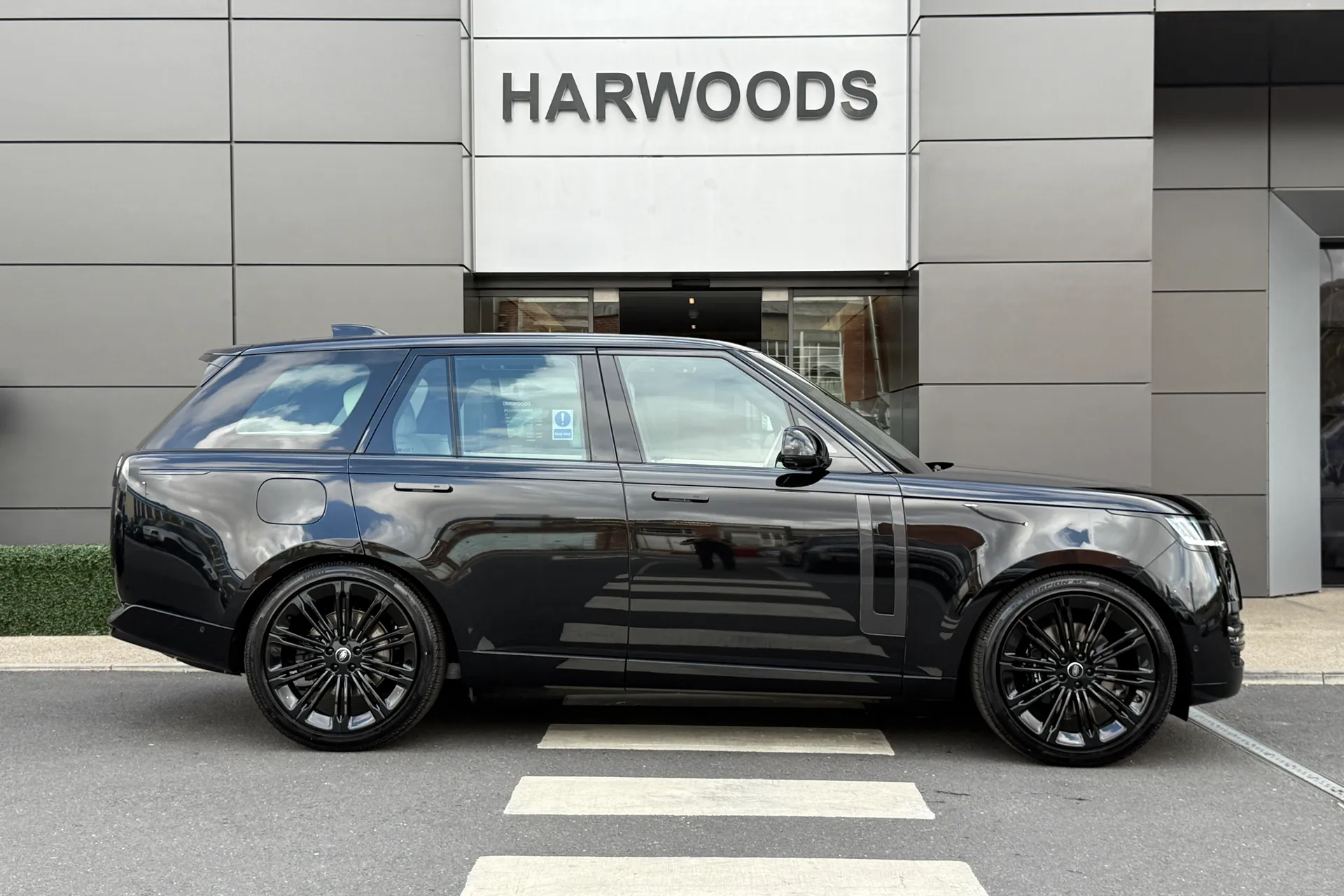 LAND ROVER RANGE ROVER thumbnail image number 2