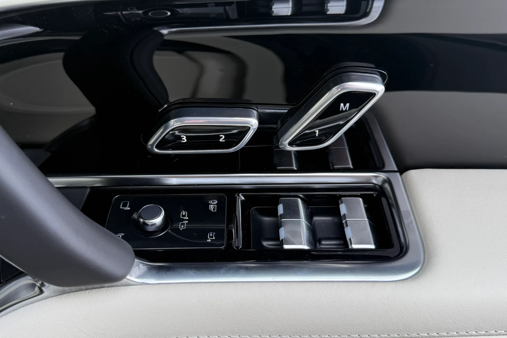 LAND ROVER RANGE ROVER thumbnail image number 22