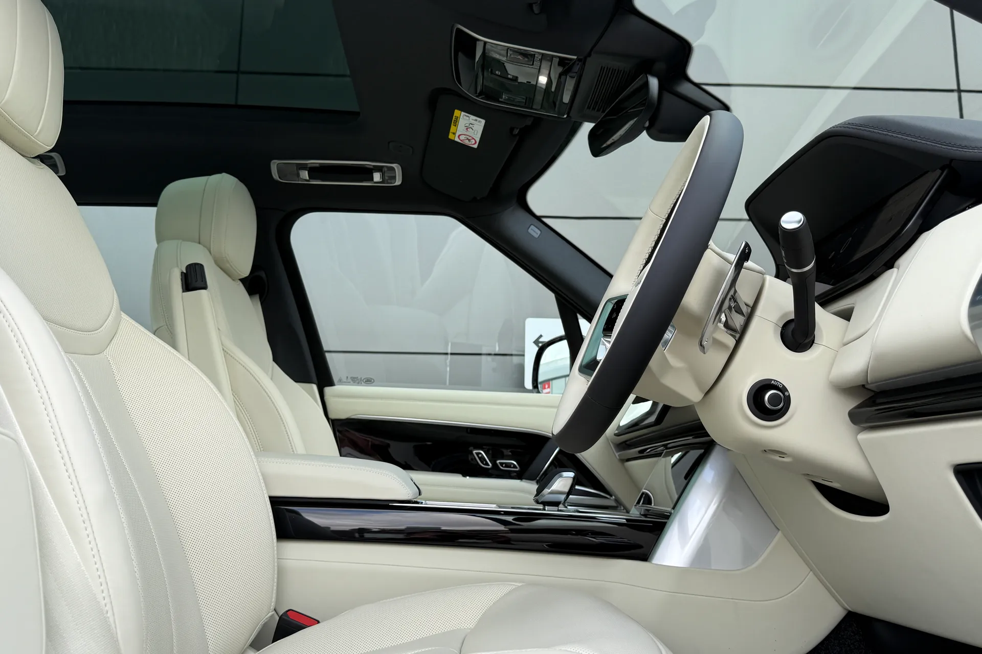 LAND ROVER RANGE ROVER thumbnail image number 18