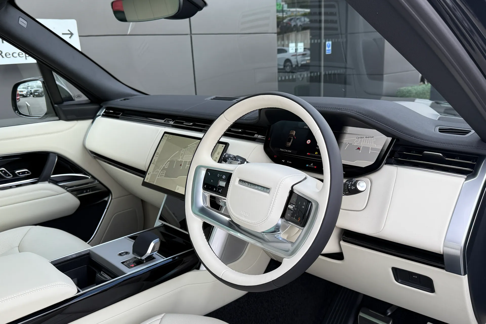 LAND ROVER RANGE ROVER thumbnail image number 17