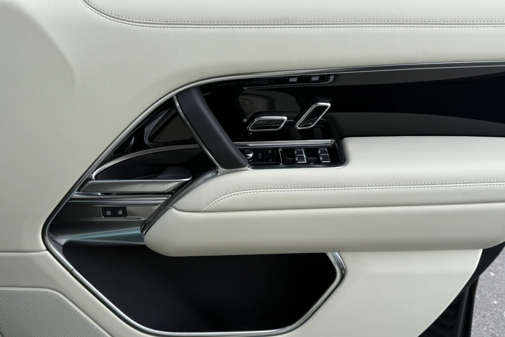 LAND ROVER RANGE ROVER thumbnail image number 21