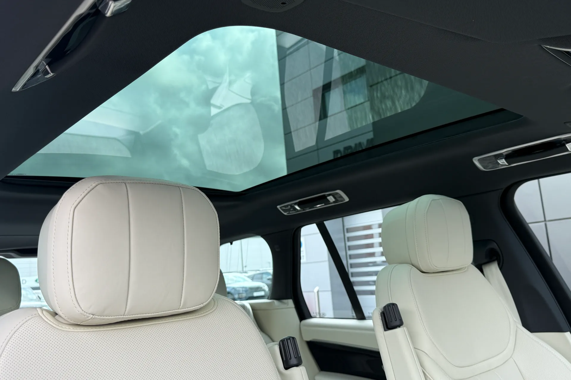 LAND ROVER RANGE ROVER thumbnail image number 13