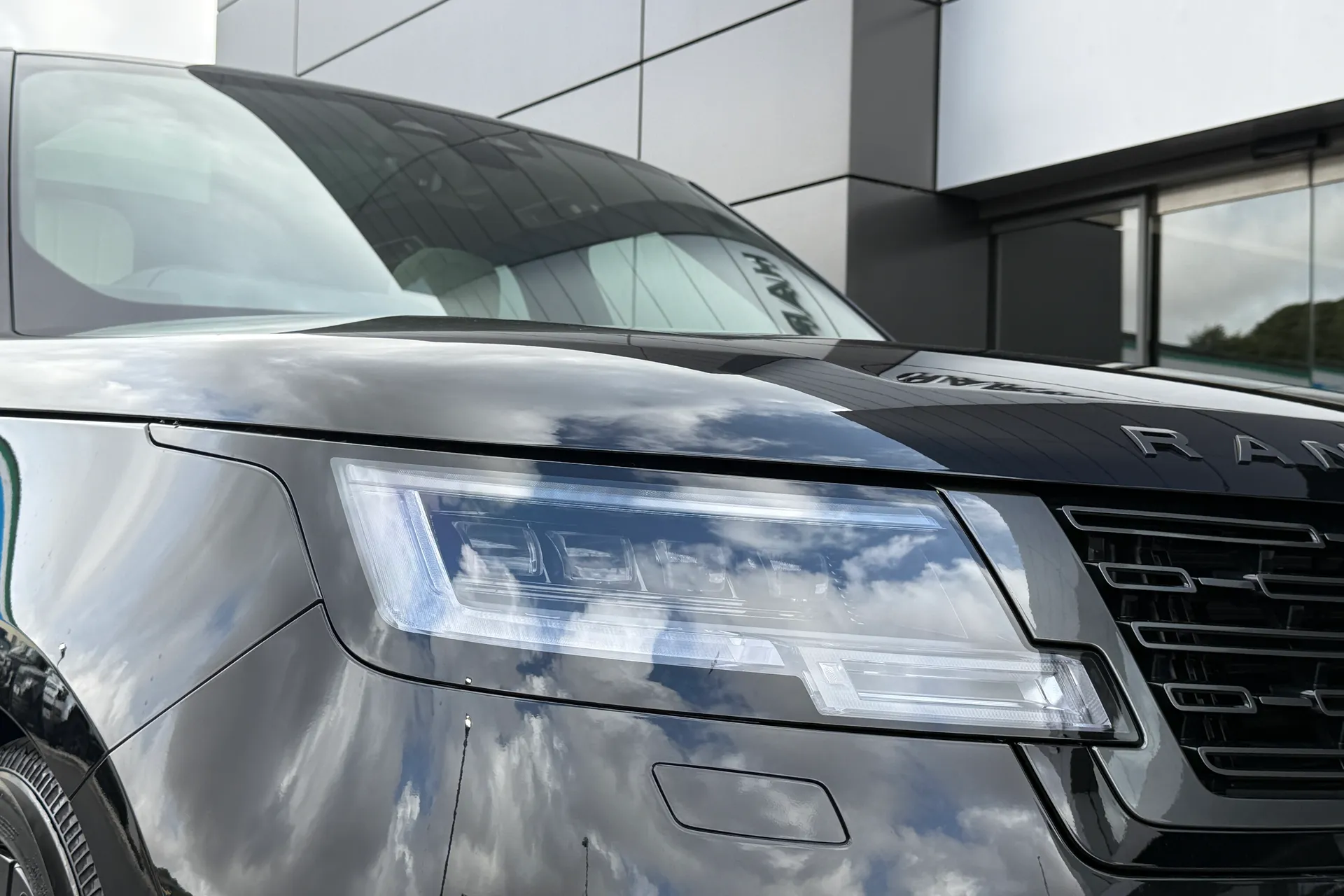 LAND ROVER RANGE ROVER thumbnail image number 16