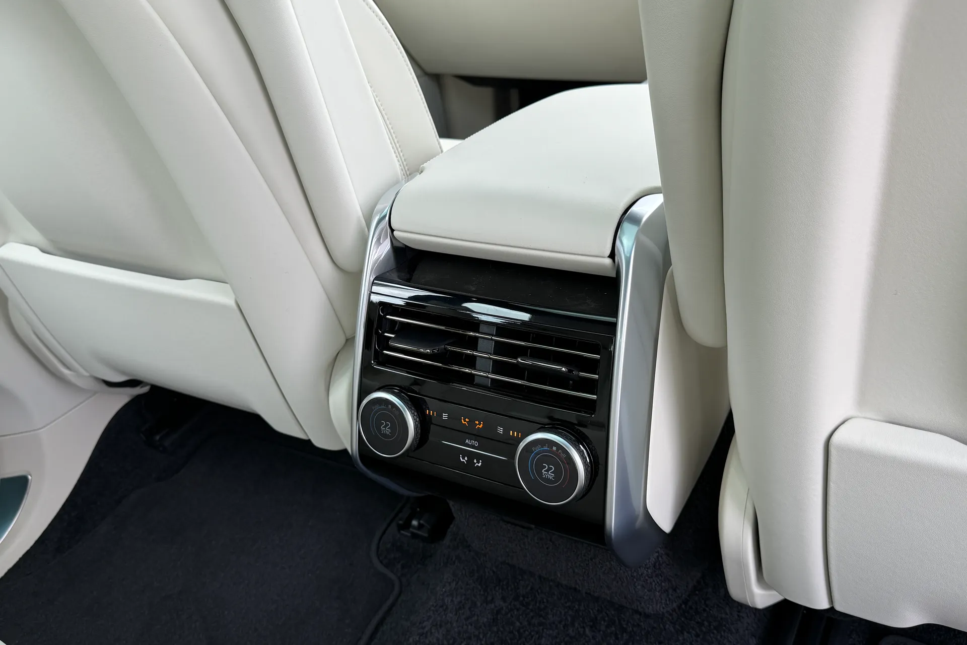 LAND ROVER RANGE ROVER thumbnail image number 47