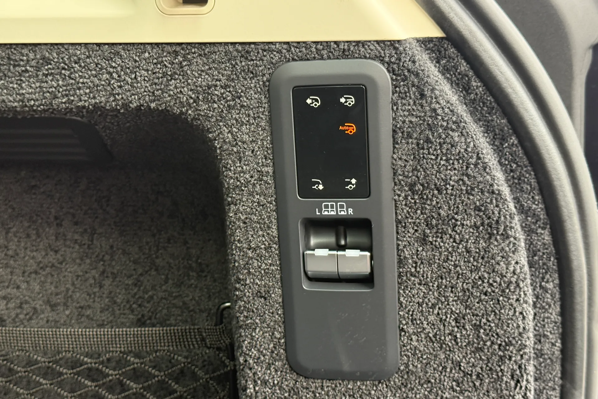 LAND ROVER RANGE ROVER thumbnail image number 67