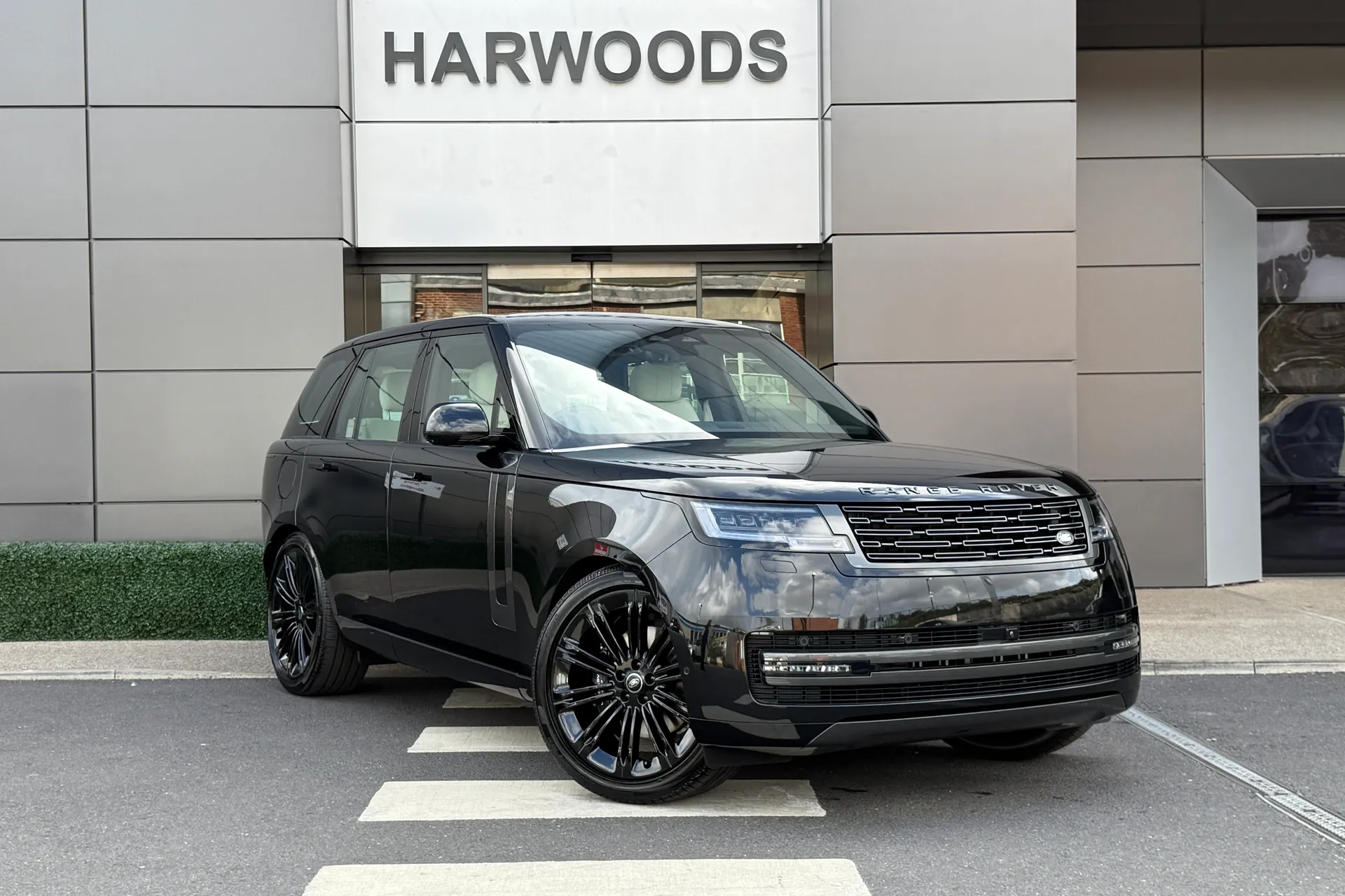LAND ROVER RANGE ROVER focused image