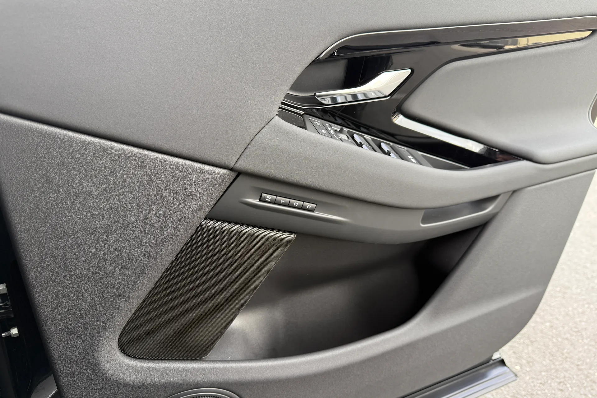 LAND ROVER RANGE ROVER EVOQUE thumbnail image number 40
