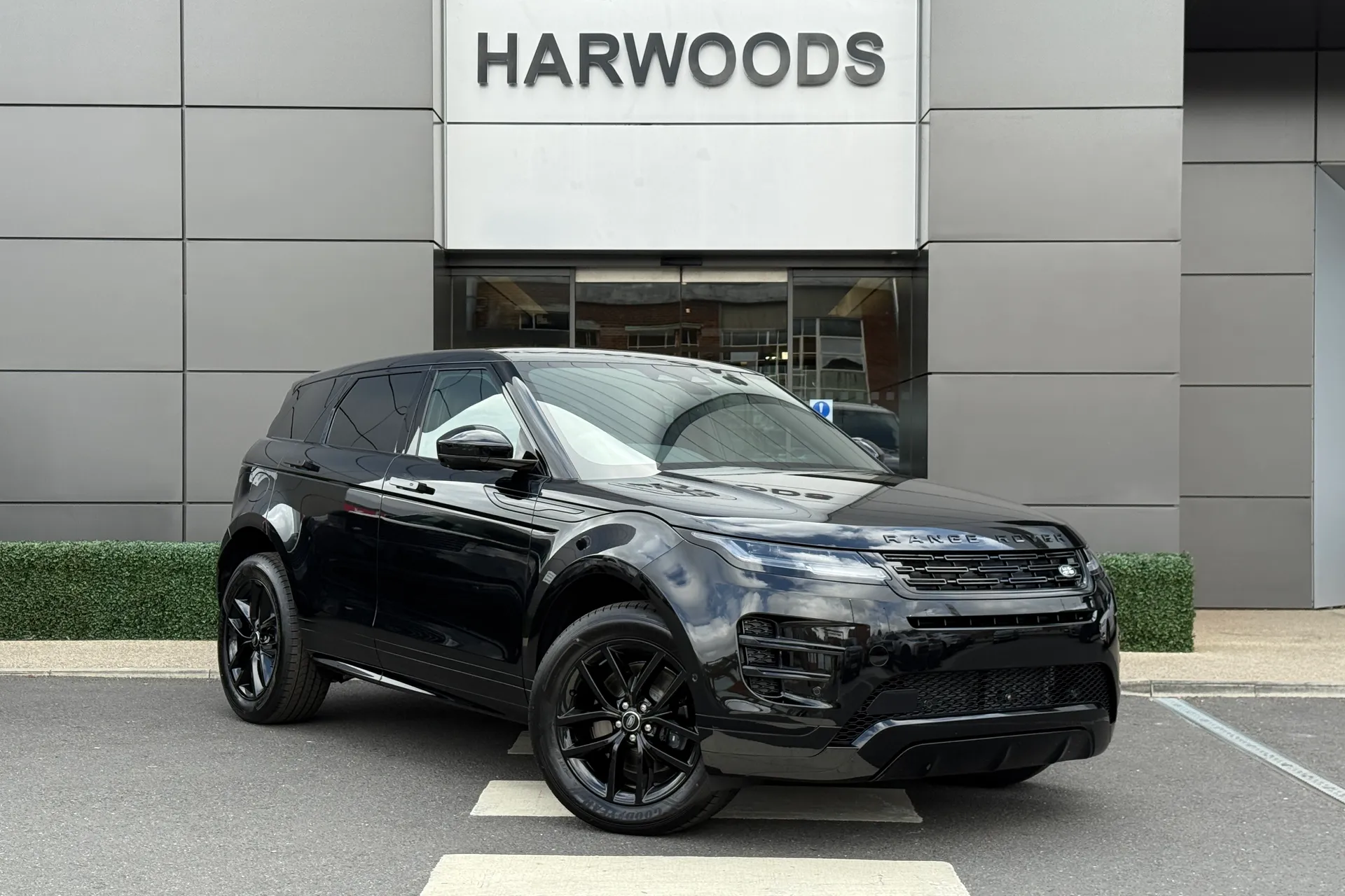 LAND ROVER RANGE ROVER EVOQUE focused image