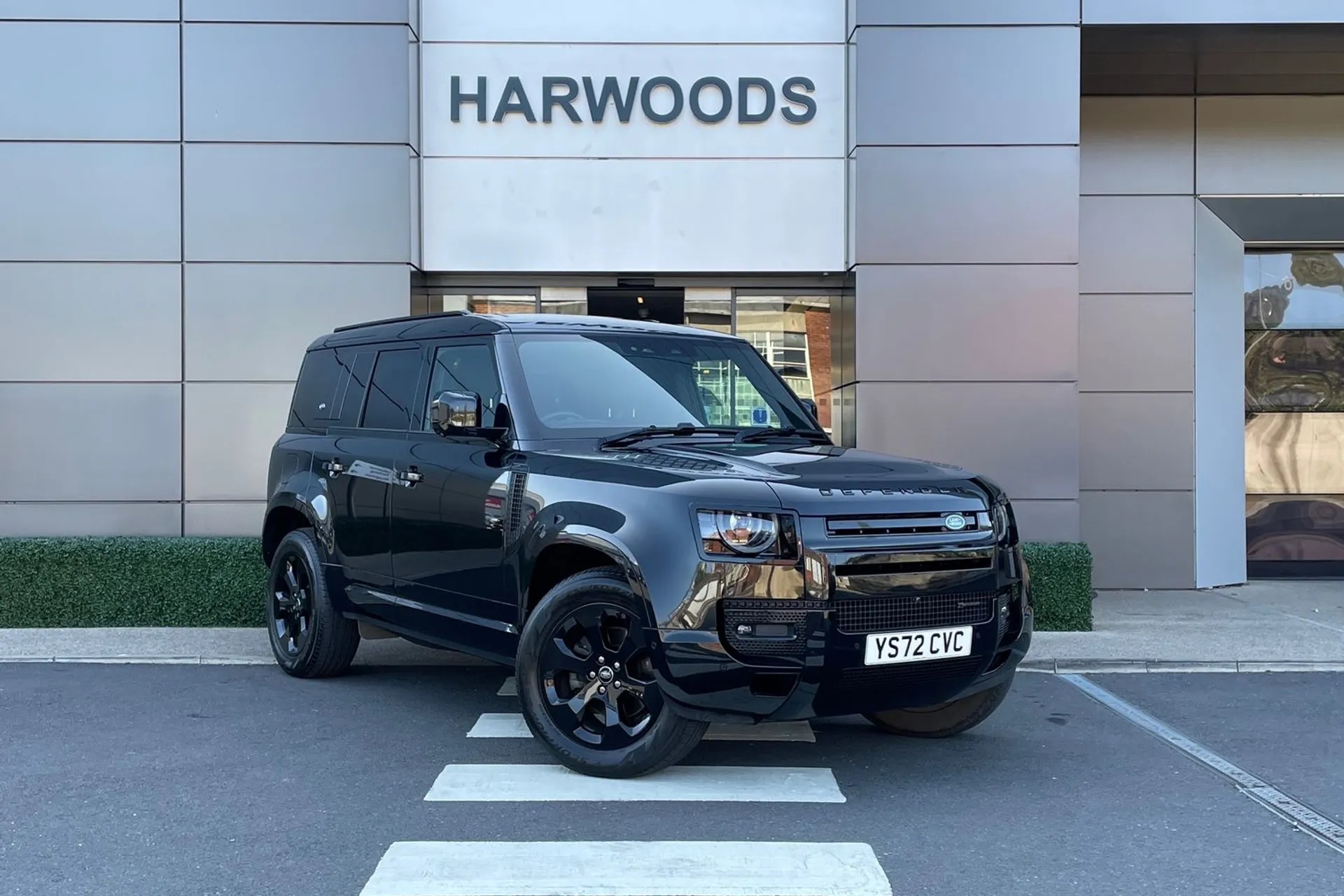LAND ROVER DEFENDER focused image