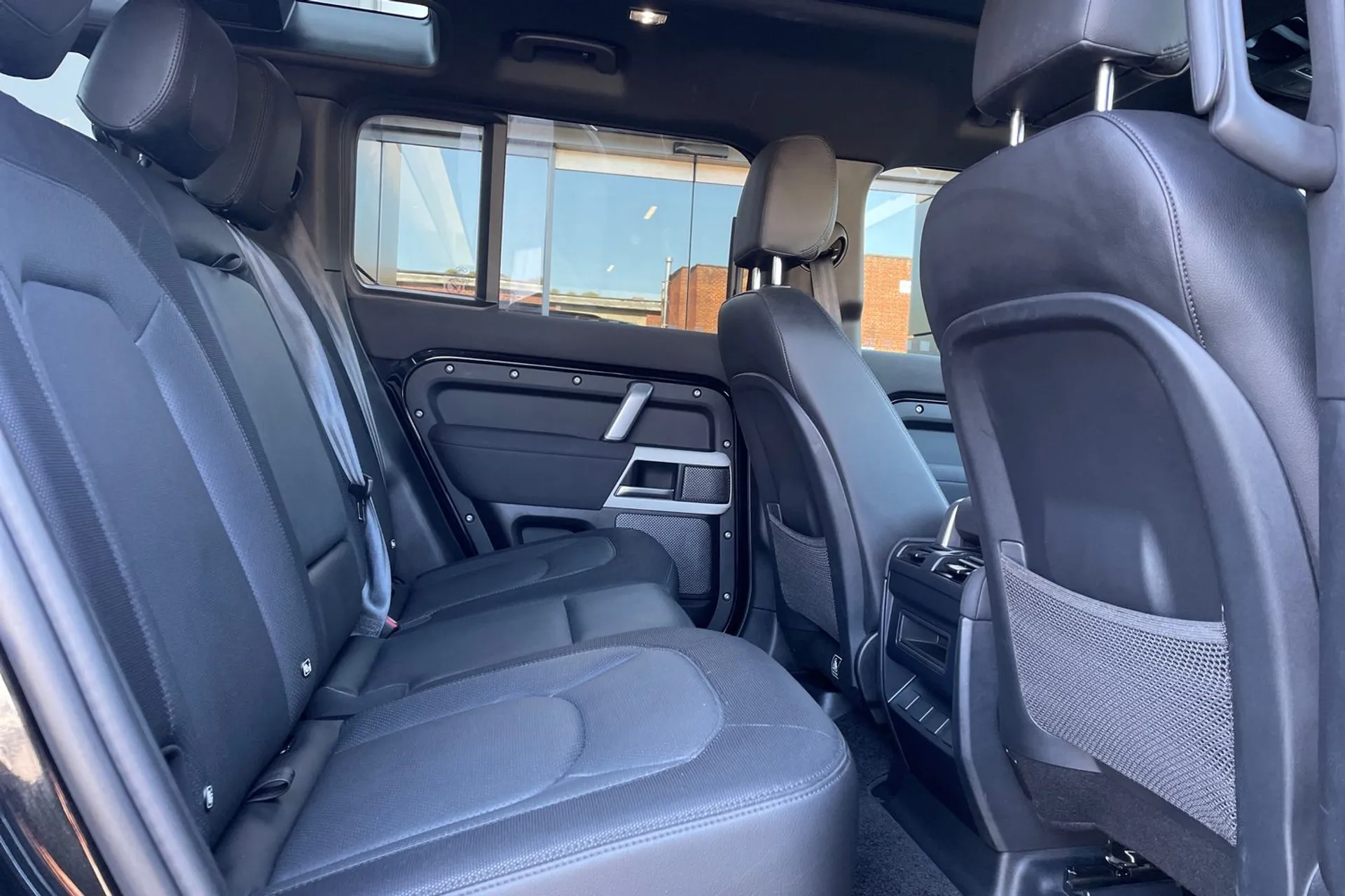 LAND ROVER DEFENDER thumbnail image number 35