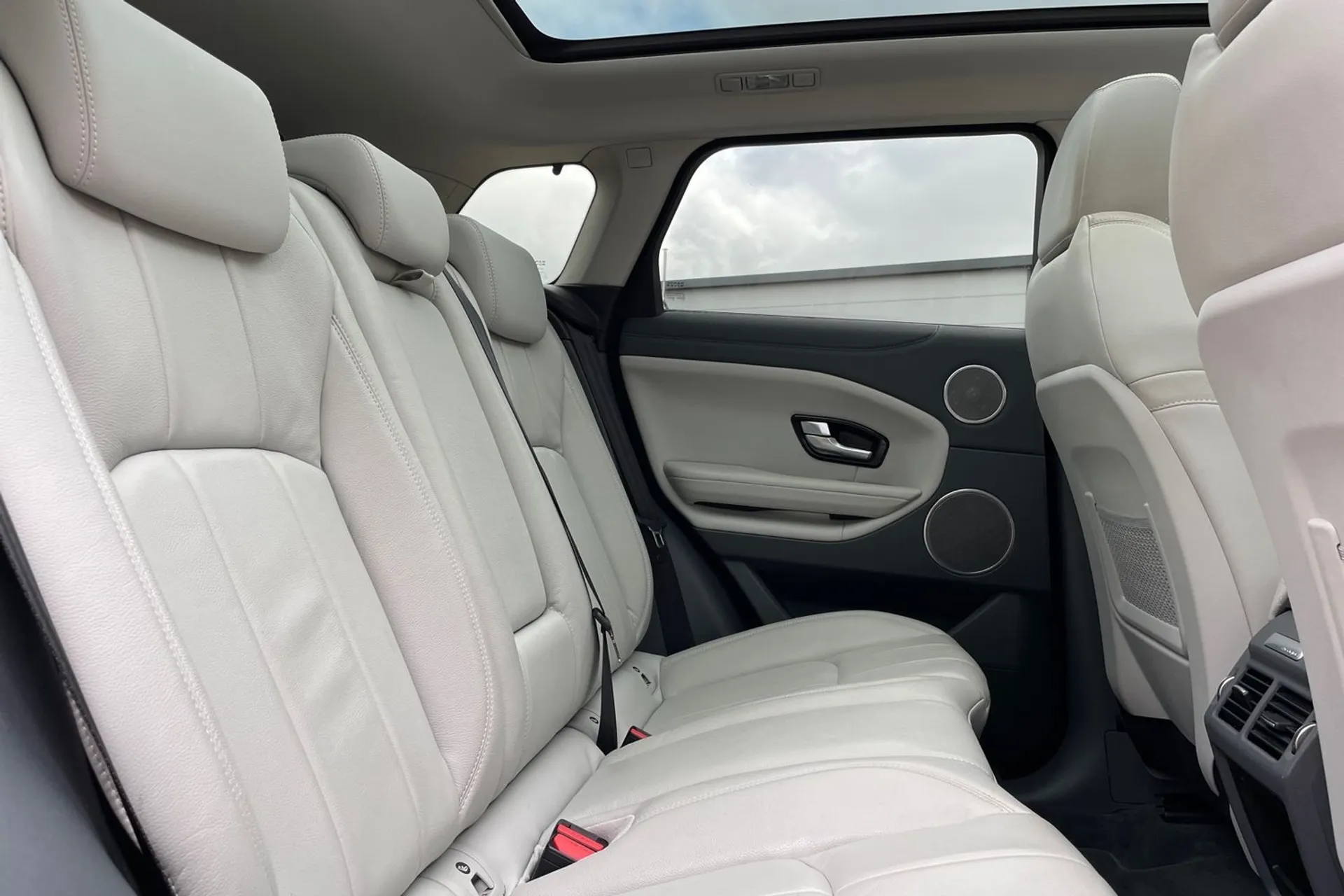 LAND ROVER RANGE ROVER EVOQUE thumbnail image number 24