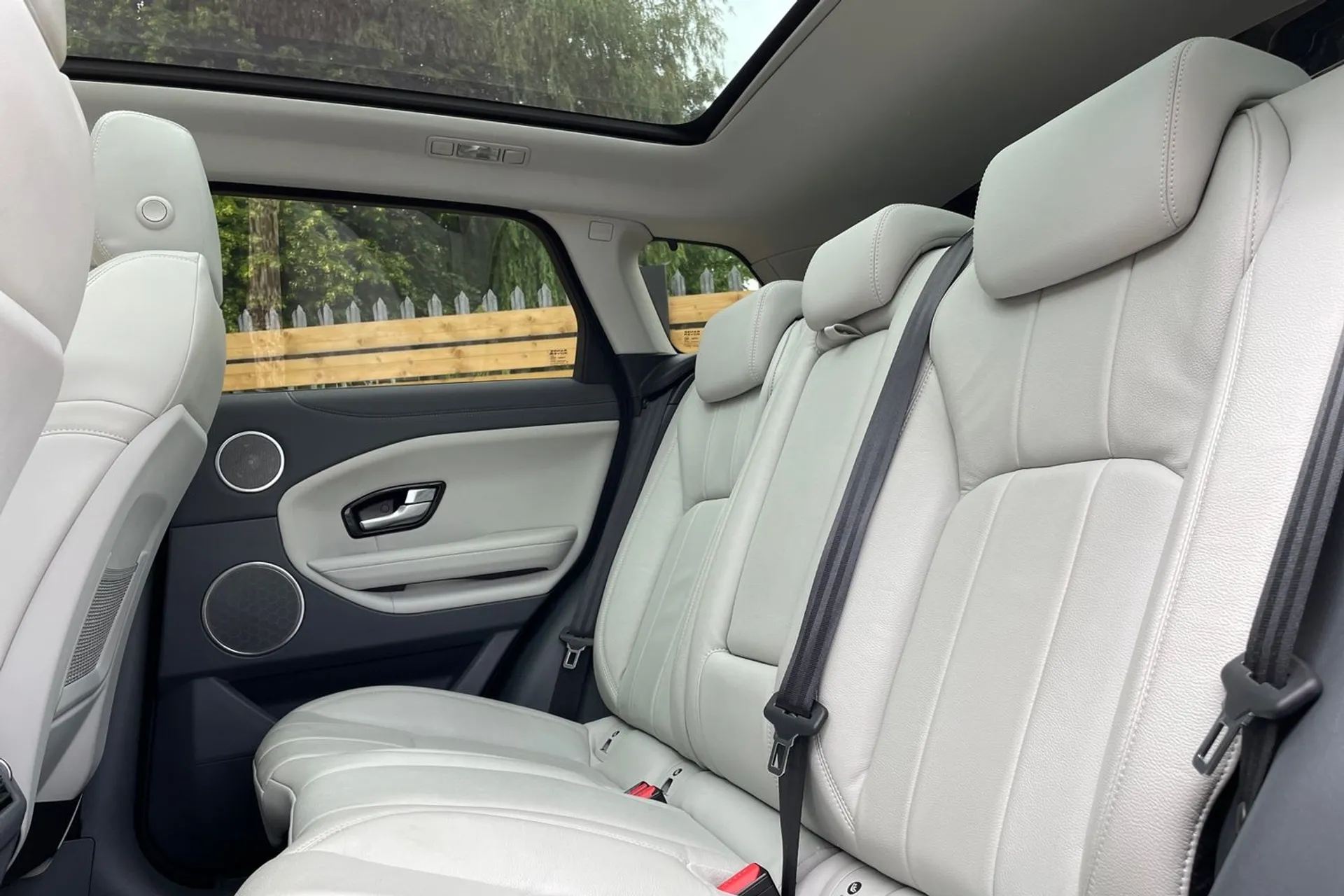 LAND ROVER RANGE ROVER EVOQUE thumbnail image number 32