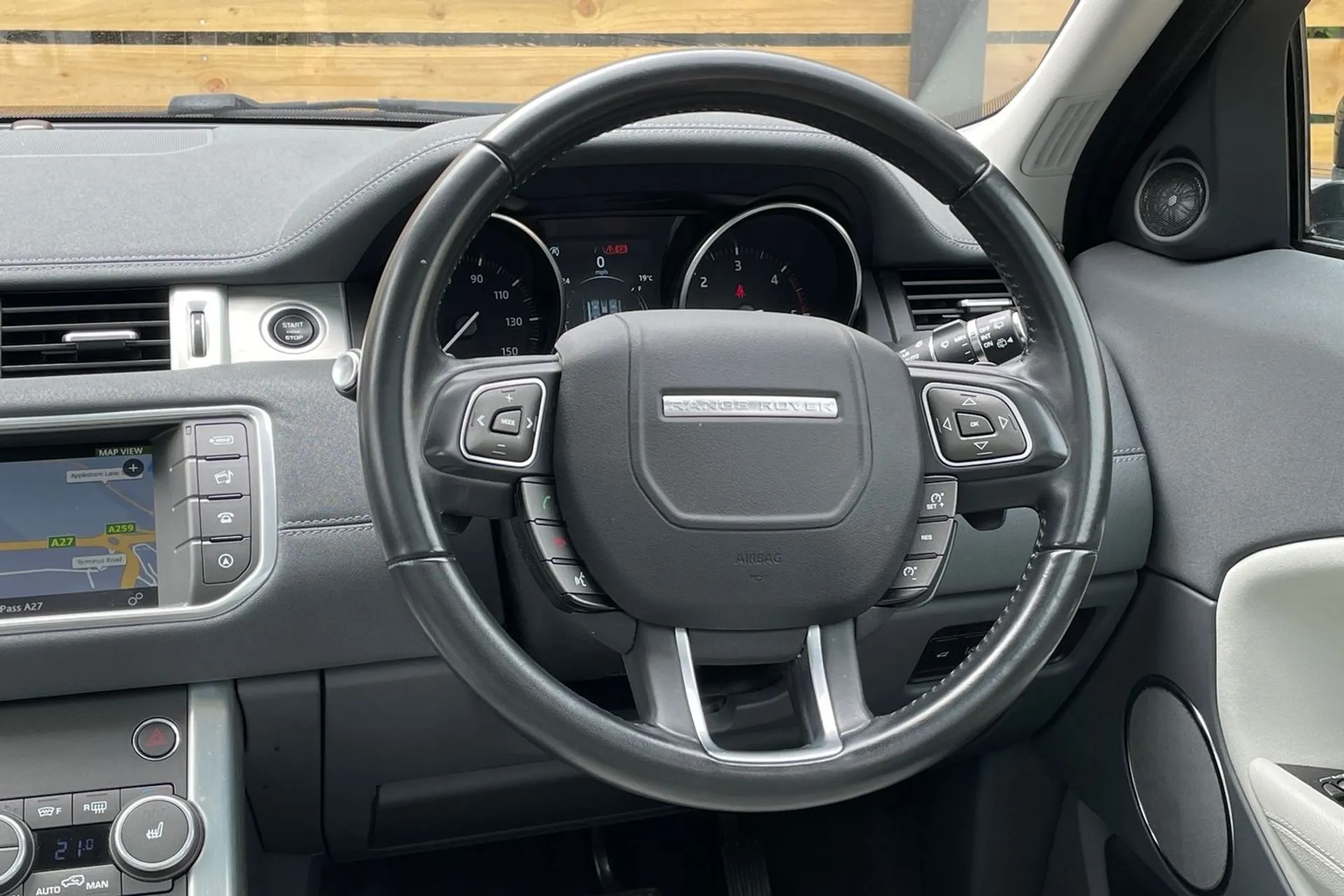 LAND ROVER RANGE ROVER EVOQUE thumbnail image number 36