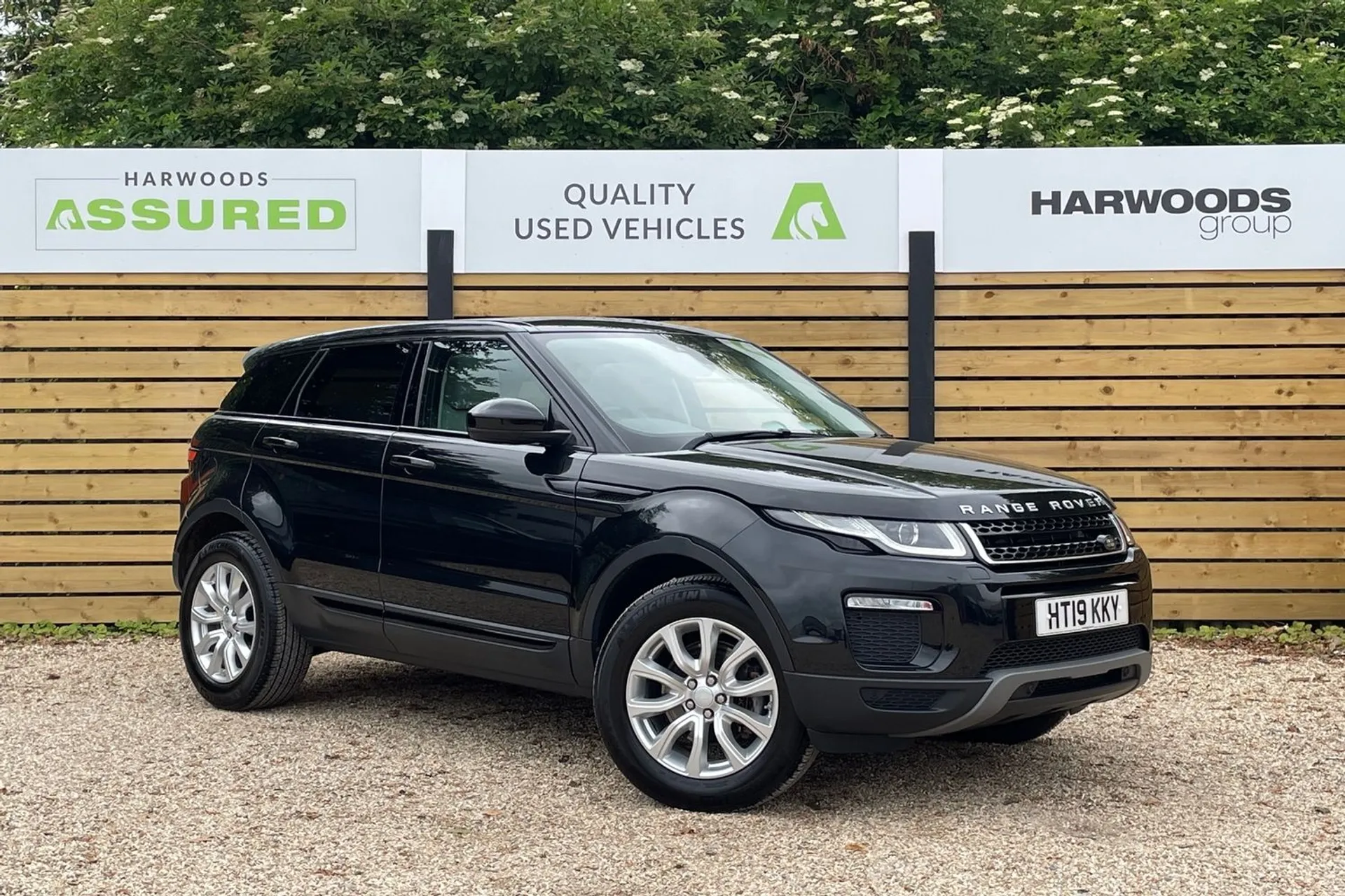 LAND ROVER RANGE ROVER EVOQUE focused image