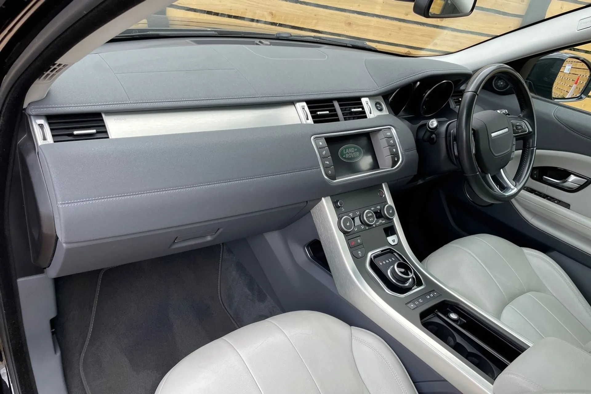 LAND ROVER RANGE ROVER EVOQUE thumbnail image number 29