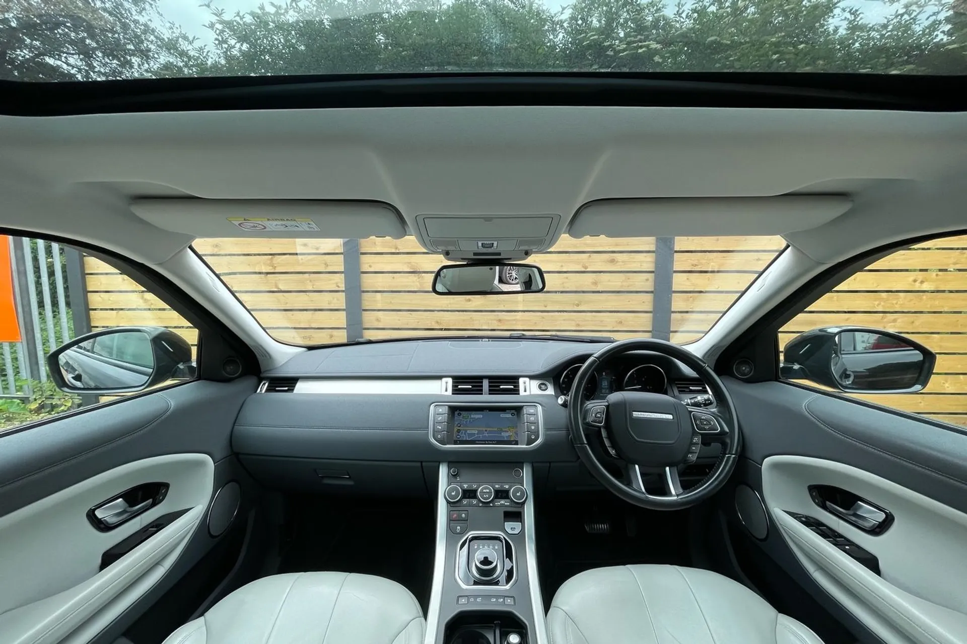 LAND ROVER RANGE ROVER EVOQUE thumbnail image number 3