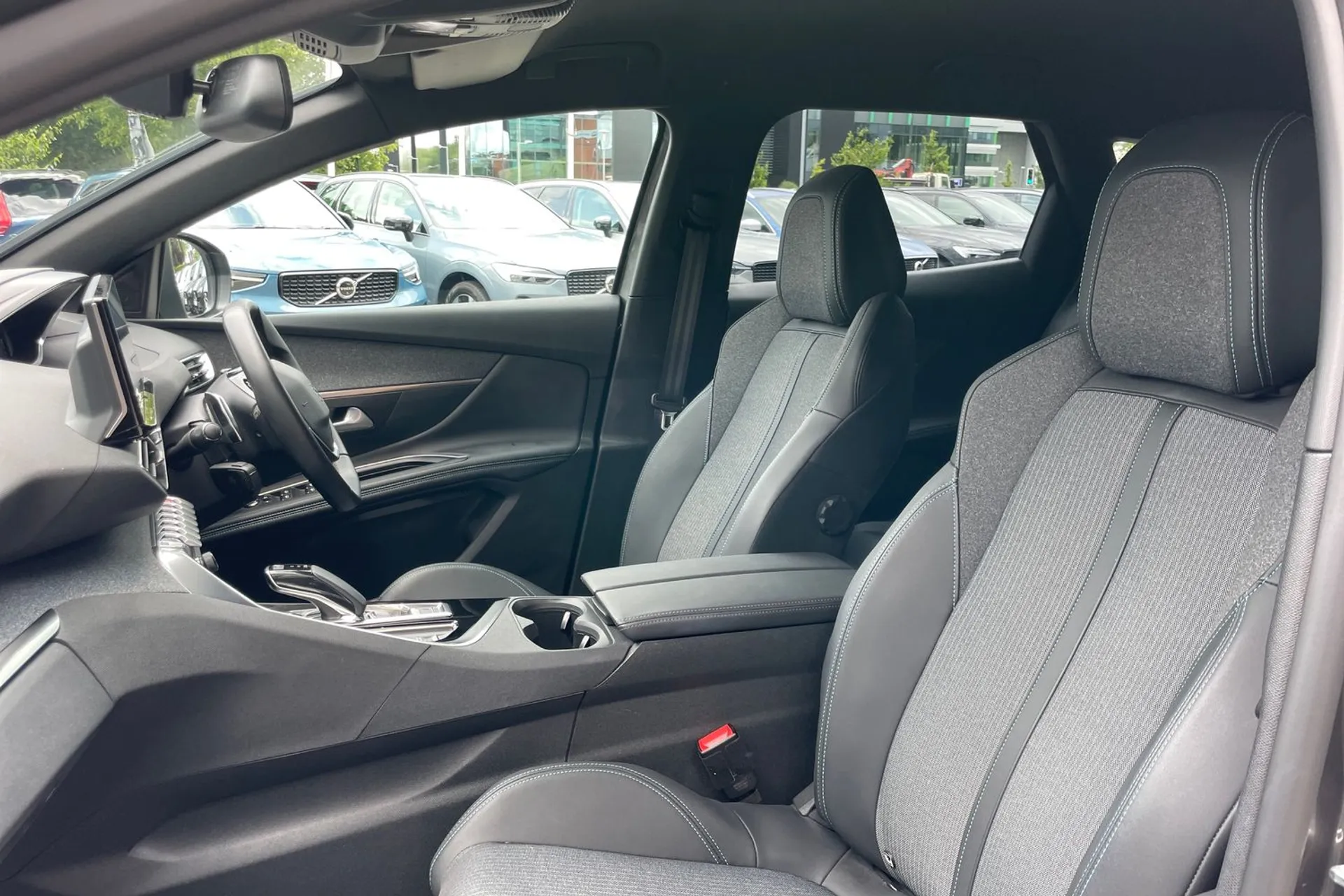PEUGEOT 3008 thumbnail image number 27