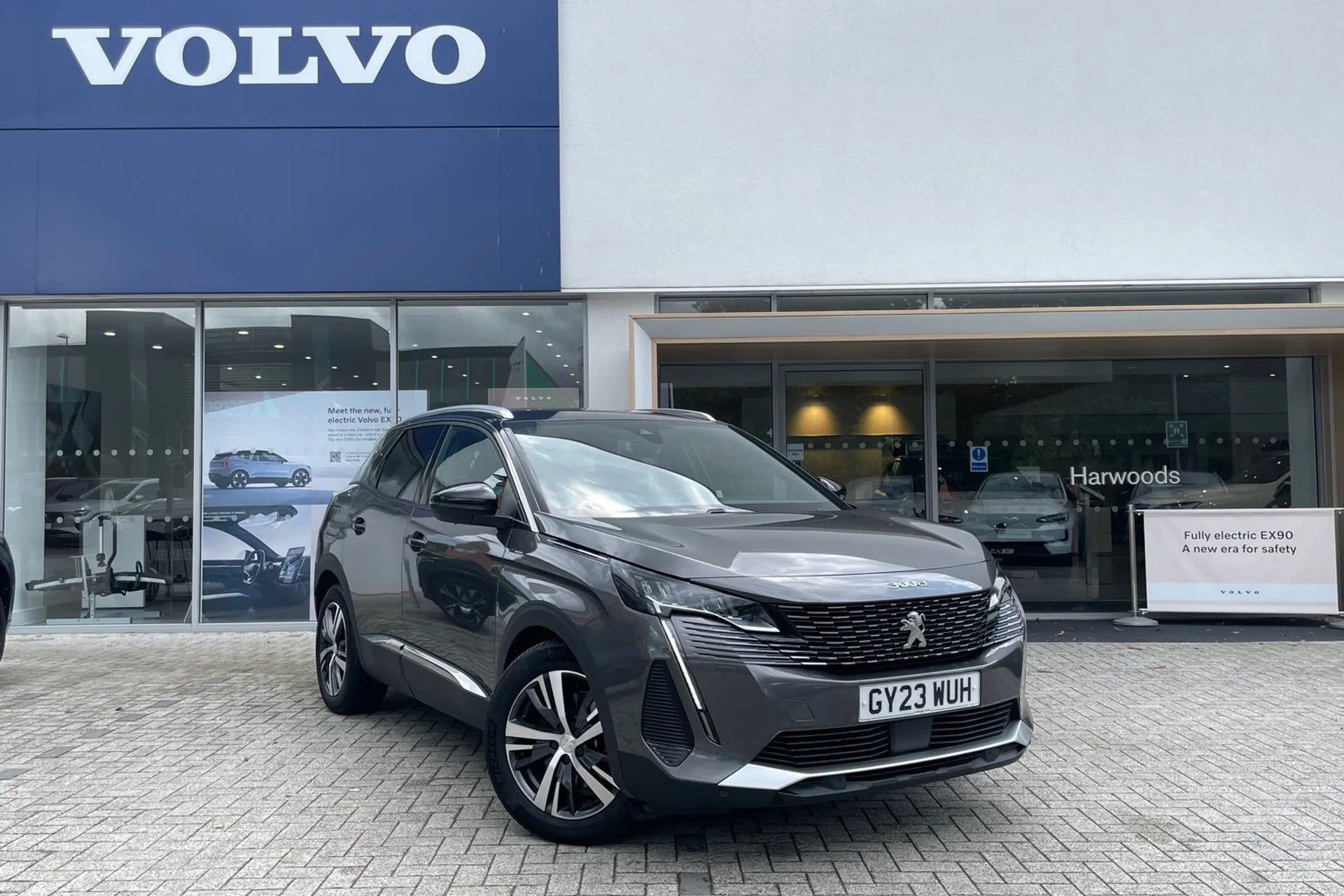 PEUGEOT 3008 focused image