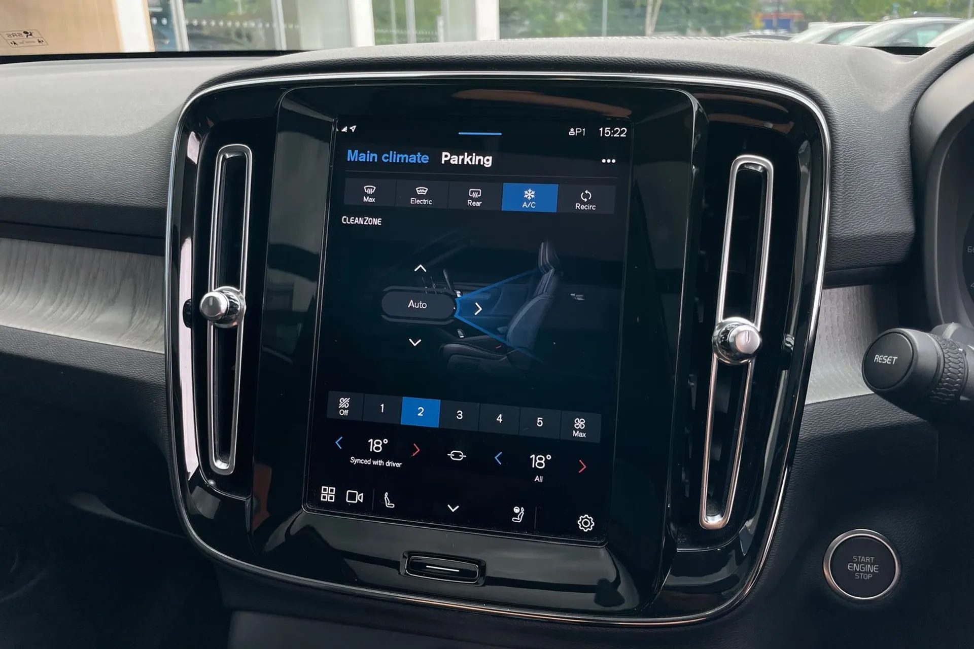 Volvo XC40 R-DESIGN PRO B4 MHEV thumbnail image number 39