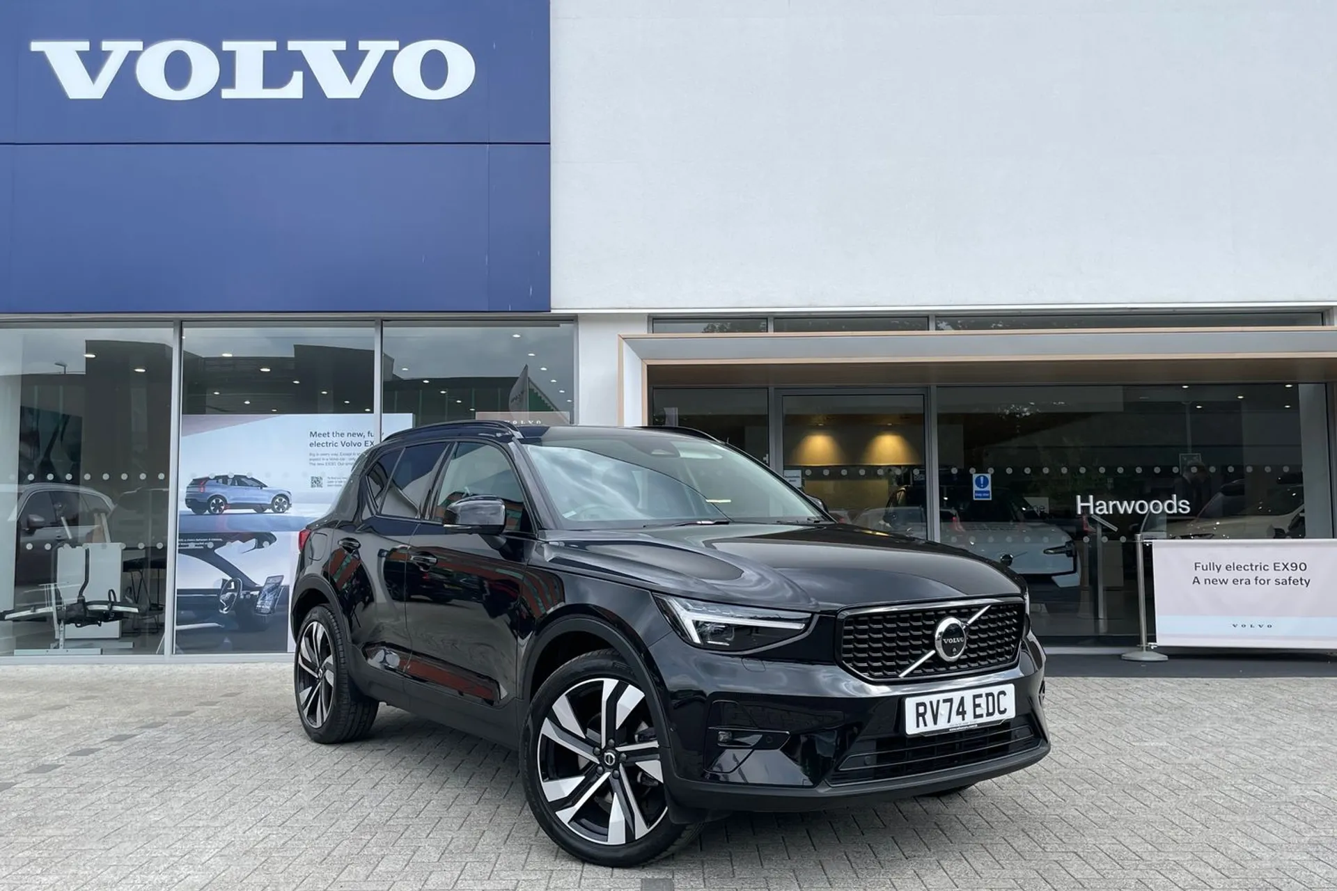 Volvo XC40 R-DESIGN PRO B4 MHEV focused image