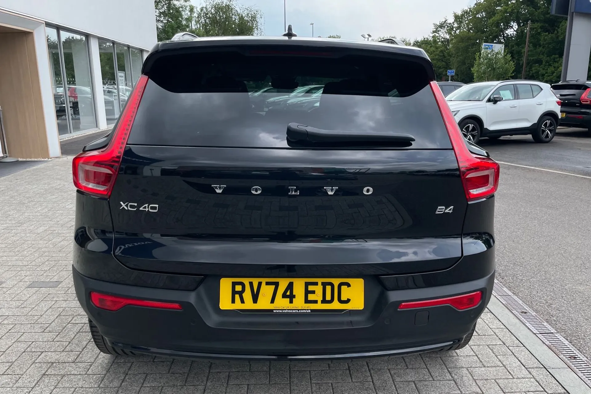 Volvo XC40 R-DESIGN PRO B4 MHEV thumbnail image number 8