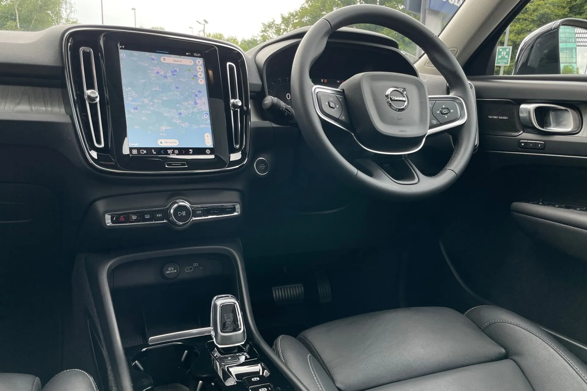 Volvo XC40 R-DESIGN PRO B4 MHEV thumbnail image number 34