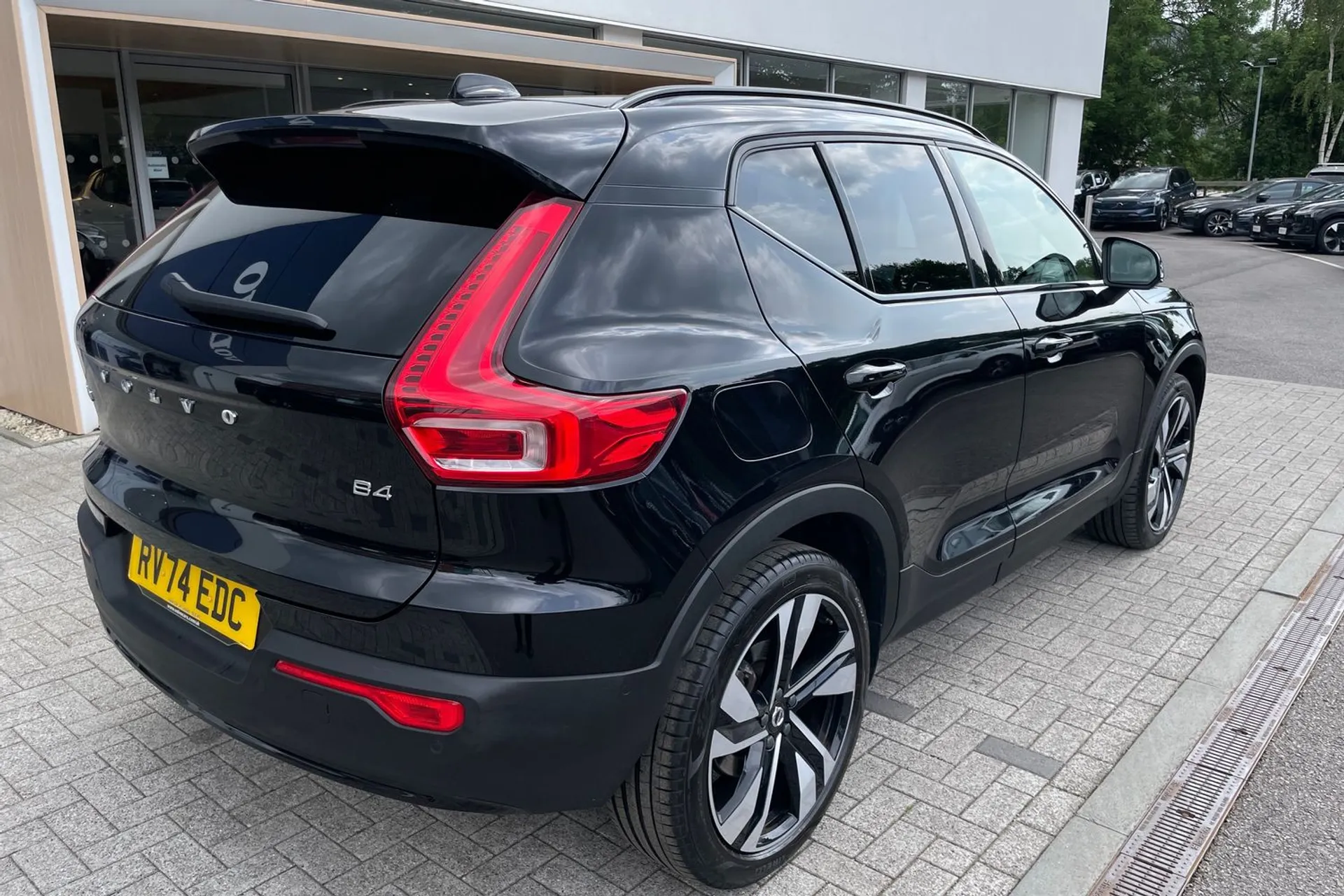 Volvo XC40 R-DESIGN PRO B4 MHEV thumbnail image number 7