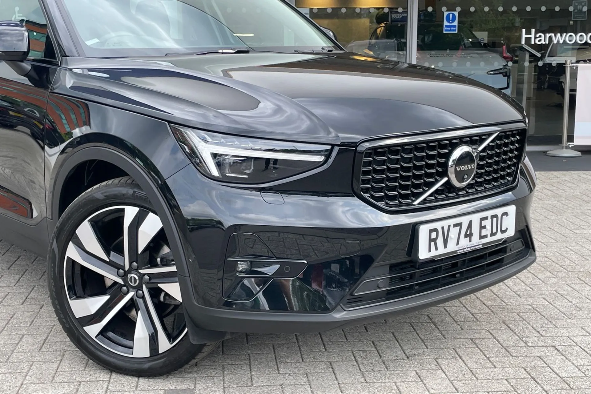 Volvo XC40 R-DESIGN PRO B4 MHEV thumbnail image number 6
