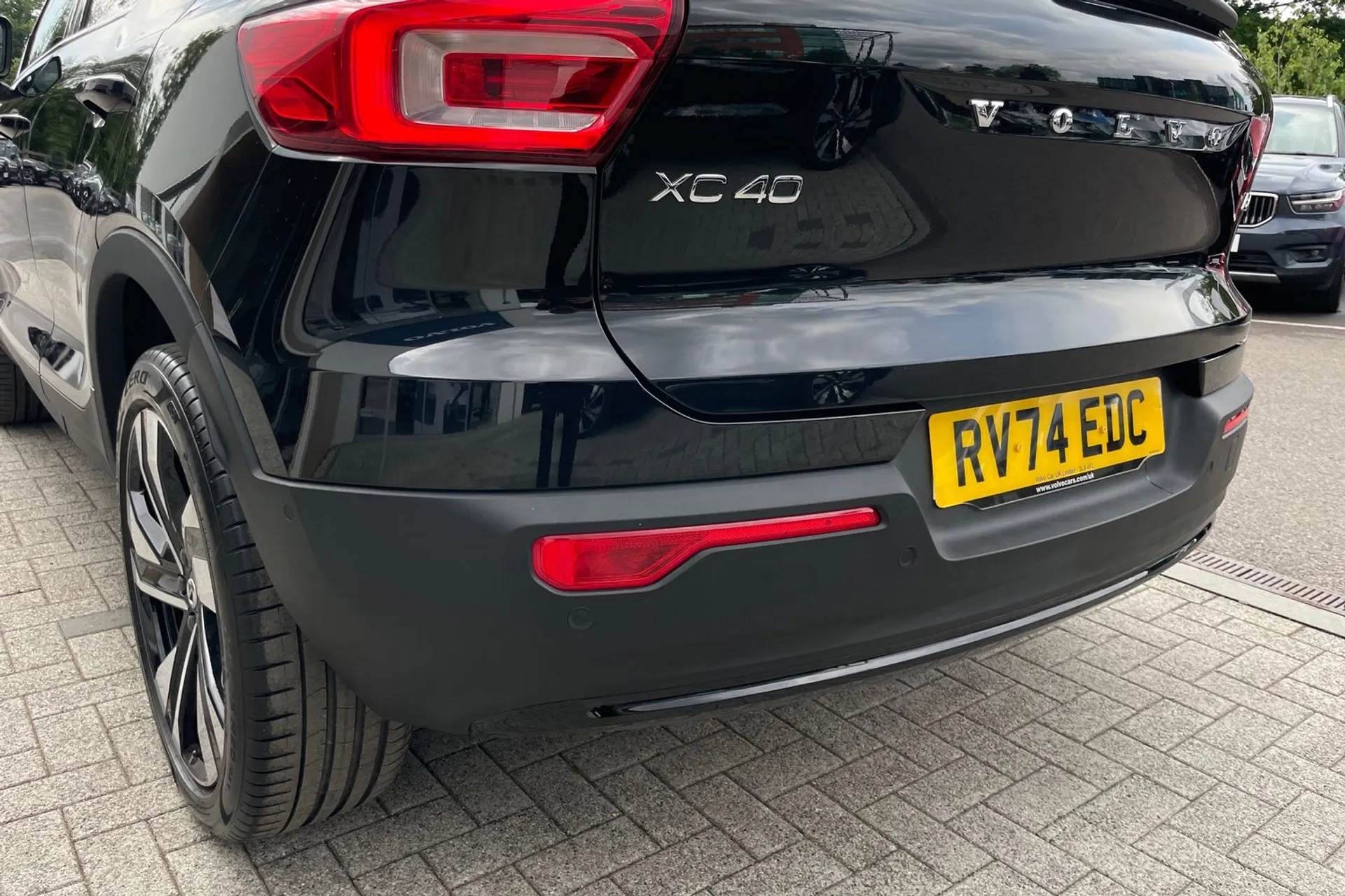 Volvo XC40 R-DESIGN PRO B4 MHEV thumbnail image number 17