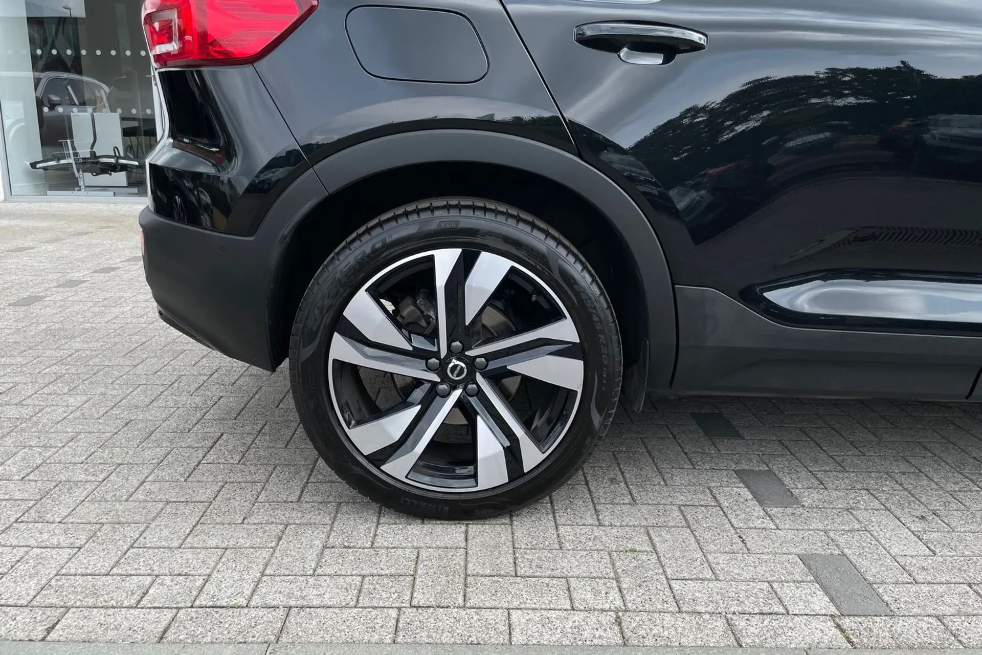 Volvo XC40 R-DESIGN PRO B4 MHEV thumbnail image number 13