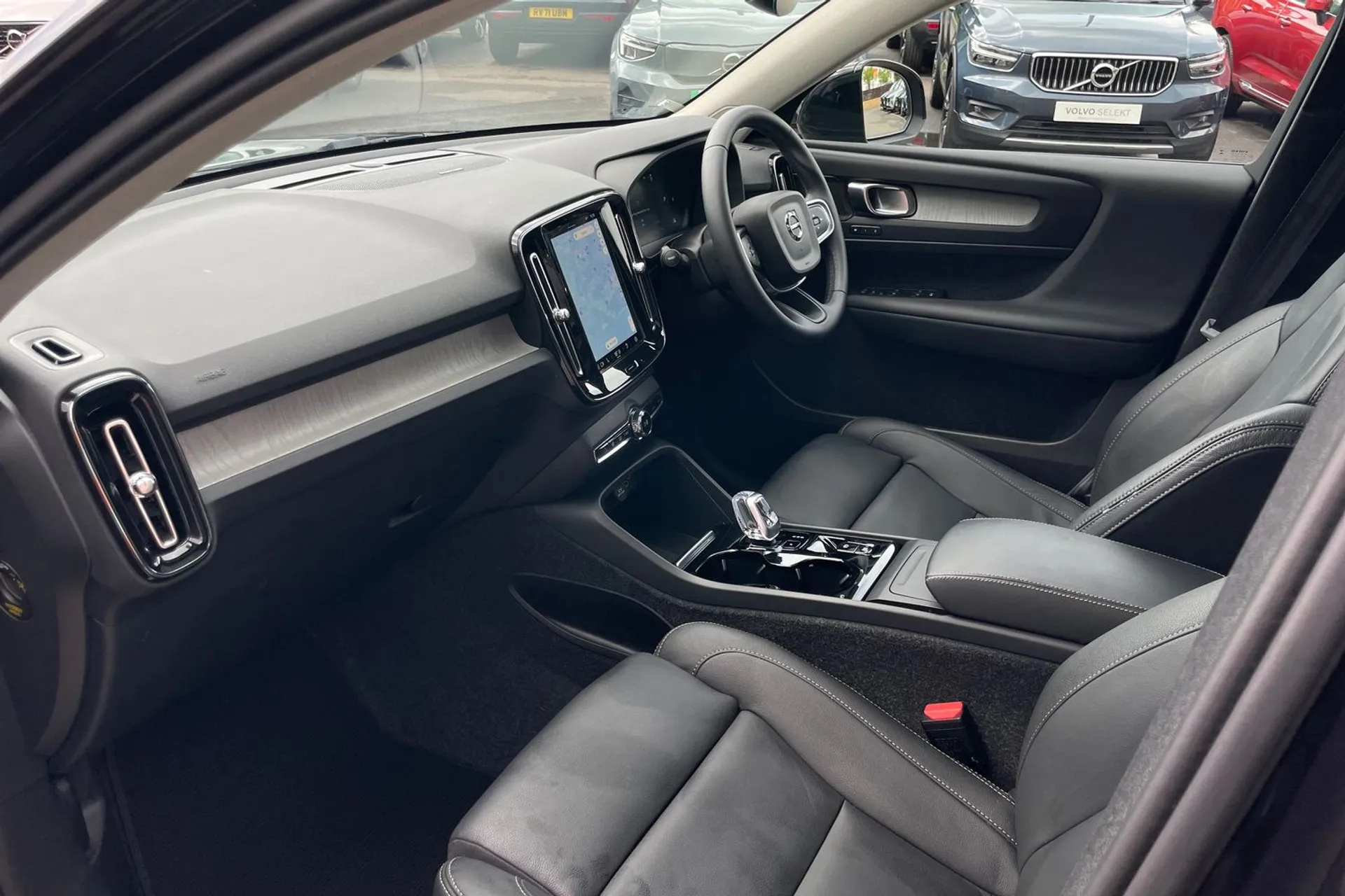 Volvo XC40 R-DESIGN PRO B4 MHEV thumbnail image number 26