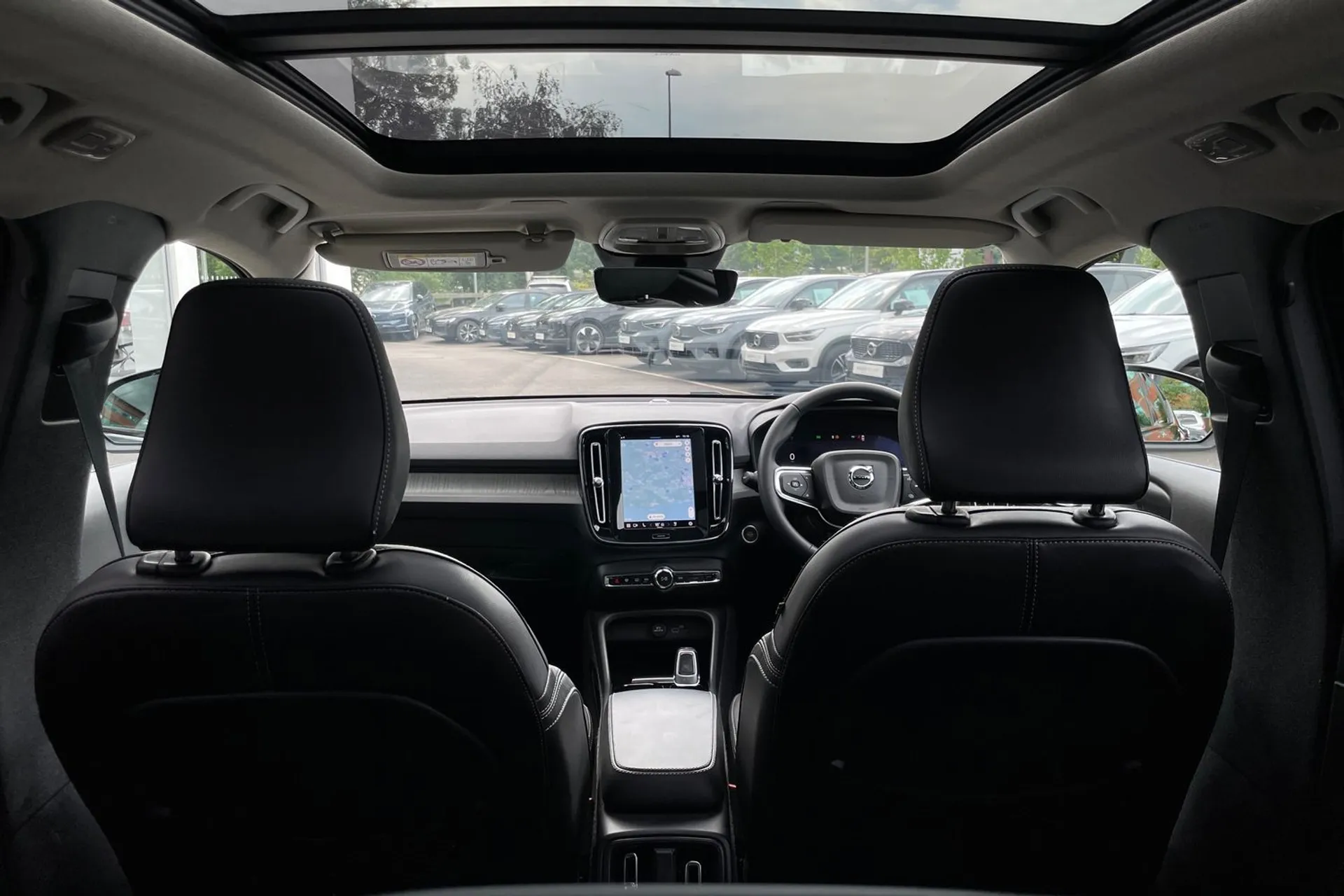 Volvo XC40 R-DESIGN PRO B4 MHEV thumbnail image number 21