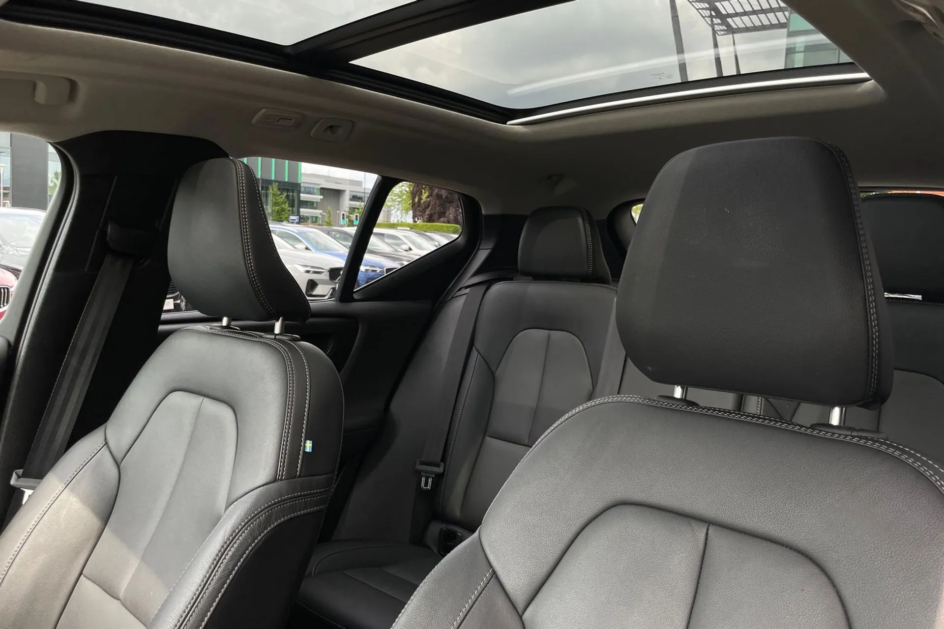 Volvo XC40 R-DESIGN PRO B4 MHEV thumbnail image number 28