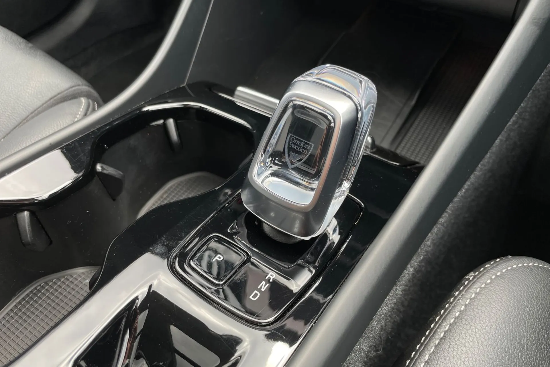 Volvo XC40 R-DESIGN PRO B4 MHEV thumbnail image number 43